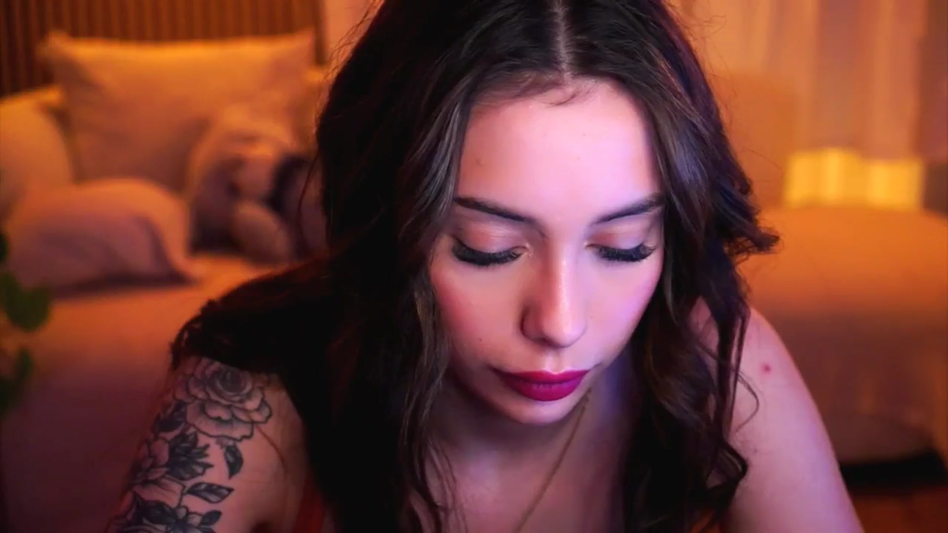 Gallery image thumbnail from Naomii18's myfreecams stream on, 01/22/2025, 17:53 image 16 of 20