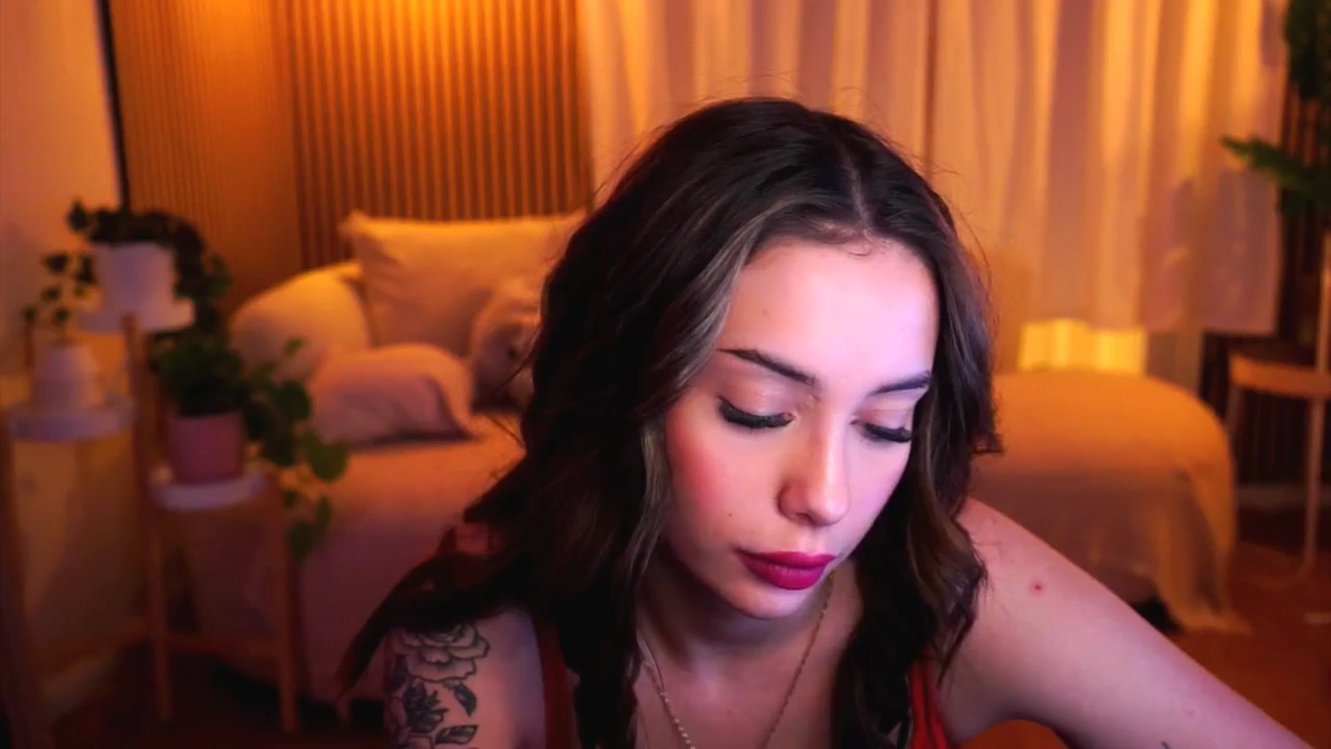 Gallery image thumbnail from Naomii18's myfreecams stream on, 01/22/2025, 18:13 image 6 of 20