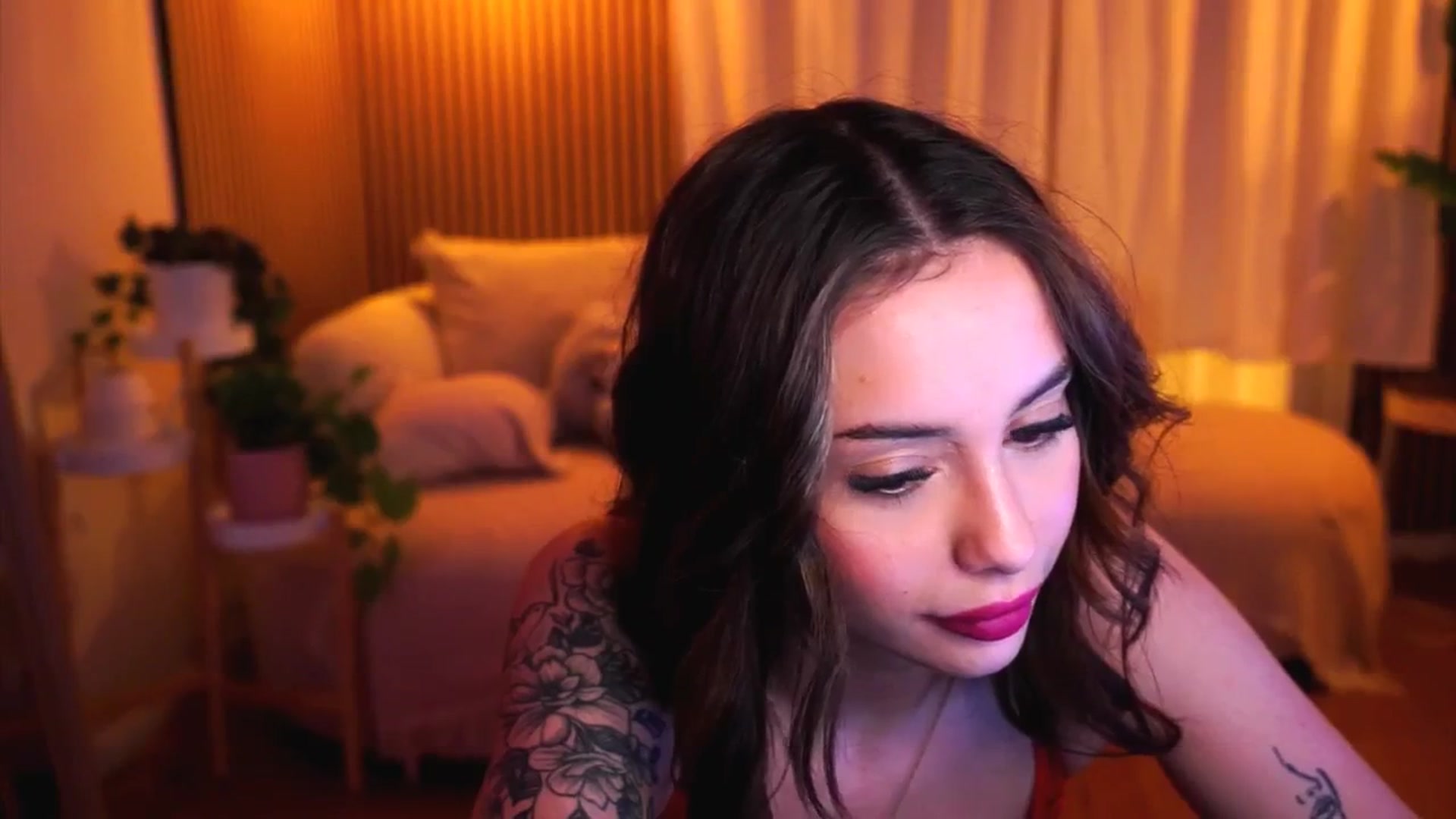 Gallery image thumbnail from Naomii18's myfreecams stream on, 01/22/2025, 18:13 image 14 of 20