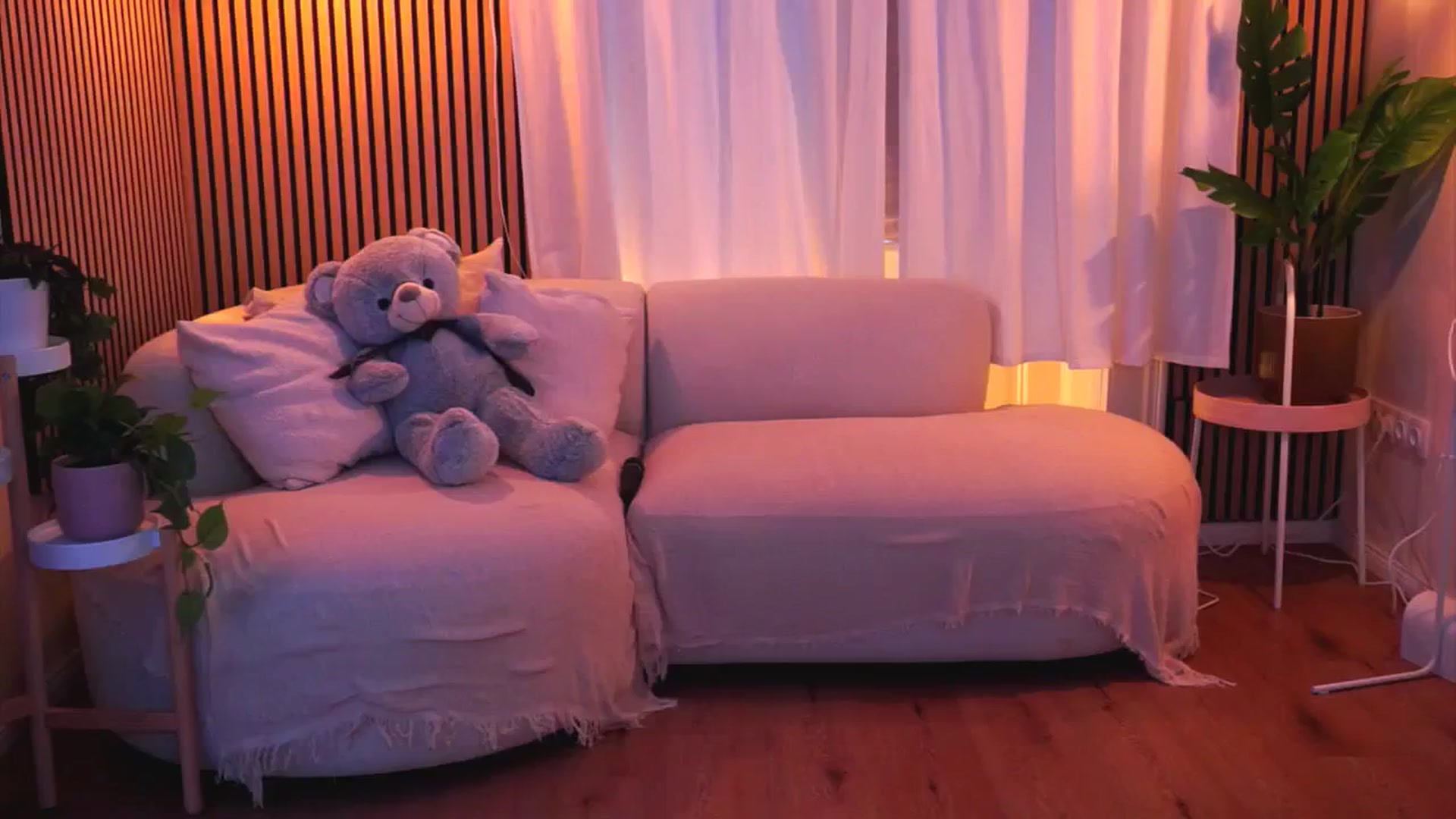 Gallery image thumbnail from Naomii18's myfreecams stream on, 01/25/2025, 10:00 image 12 of 20
