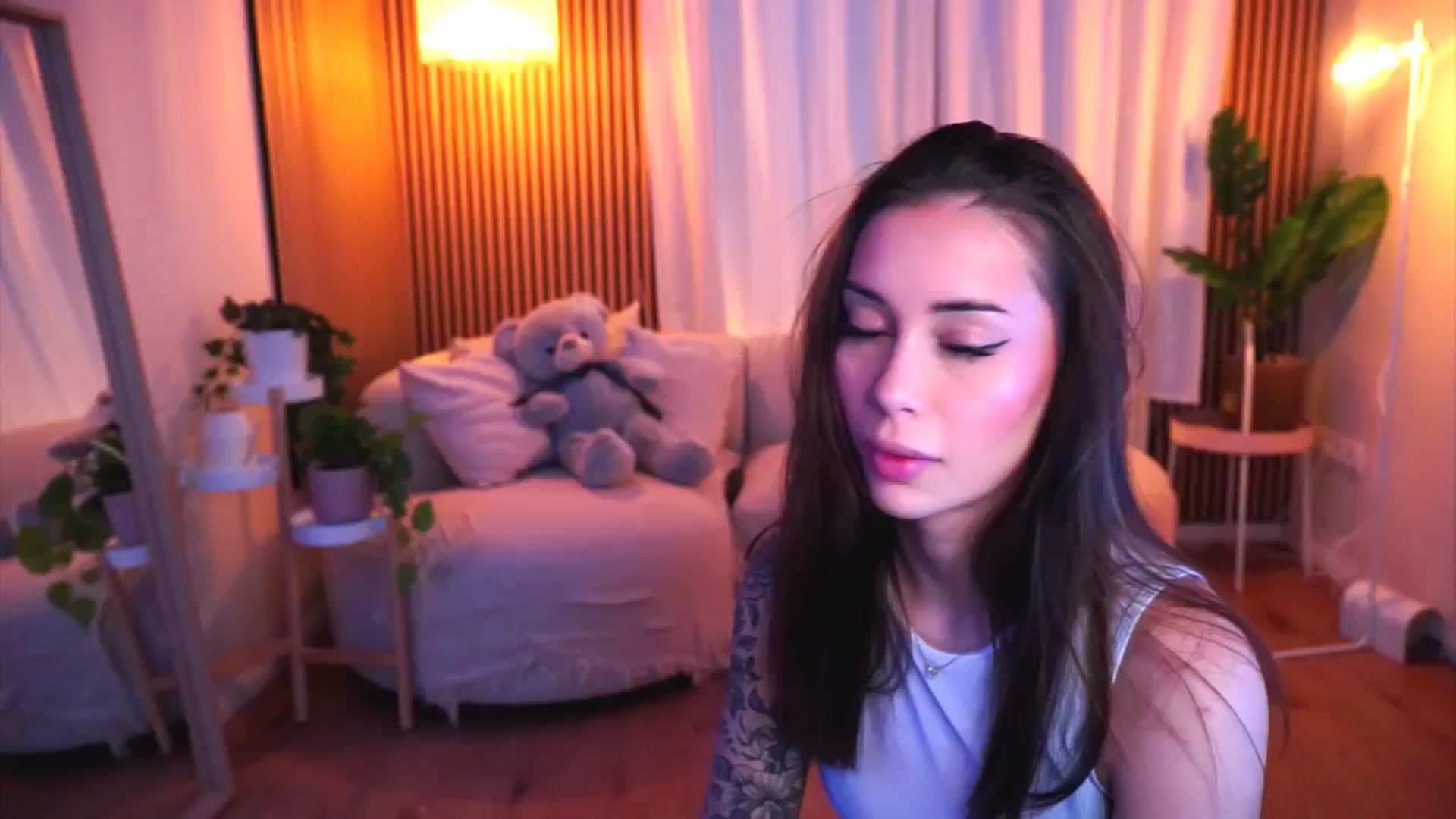 Gallery image thumbnail from Naomii18's myfreecams stream on, 01/25/2025, 10:00 image 17 of 20