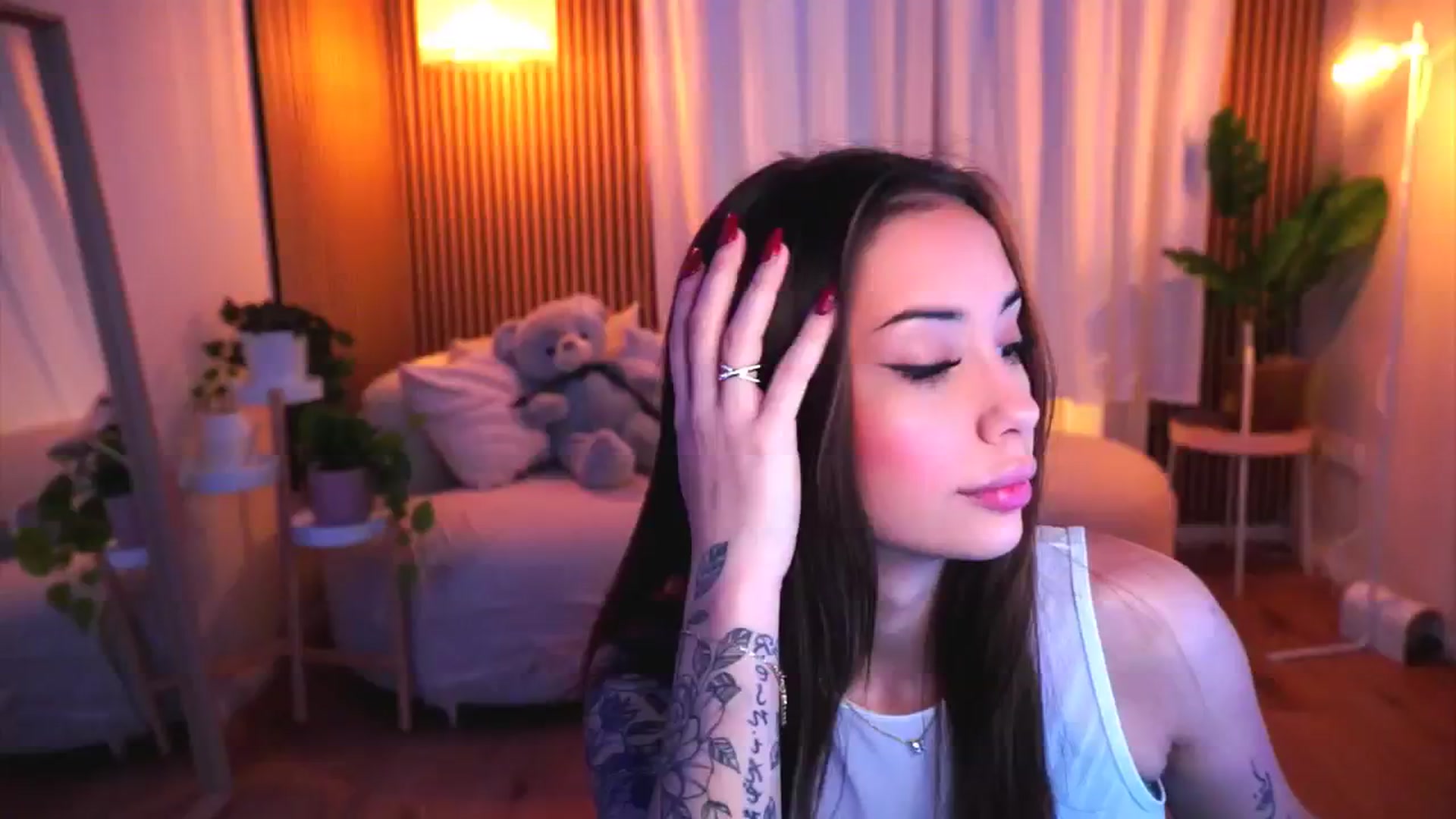 Gallery image thumbnail from Naomii18's myfreecams stream on, 01/25/2025, 10:00 image 16 of 20