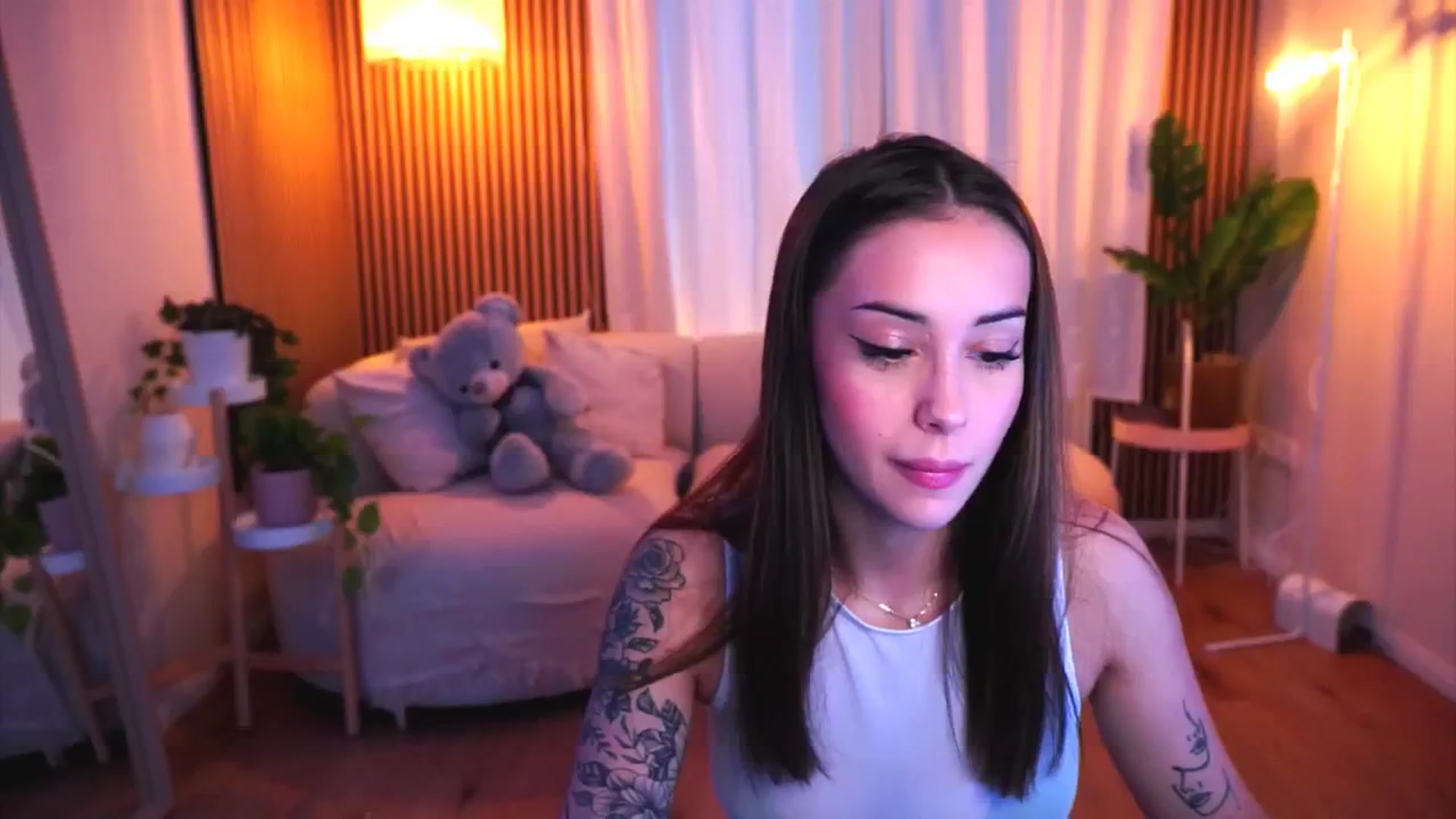 Gallery image thumbnail from Naomii18's myfreecams stream on, 01/25/2025, 12:41 image 13 of 20