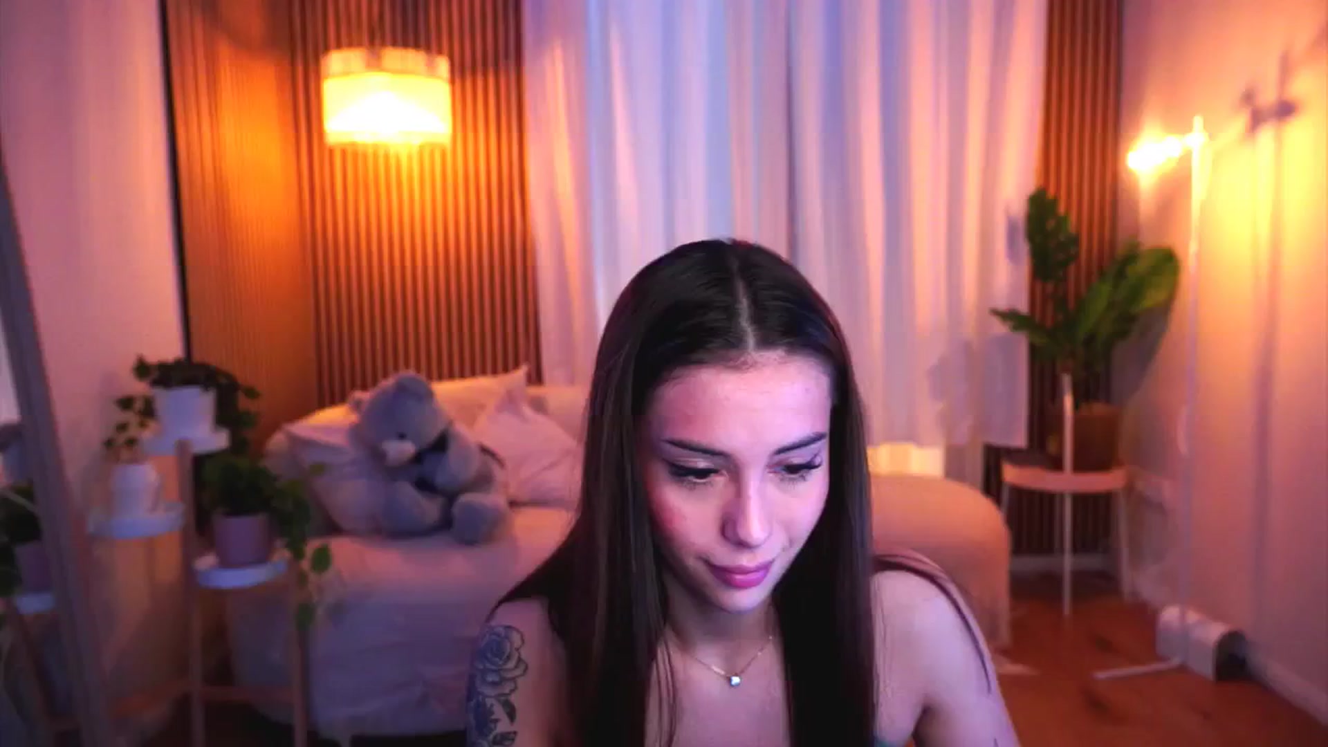 Gallery image thumbnail from Naomii18's myfreecams stream on, 01/25/2025, 13:40 image 3 of 20