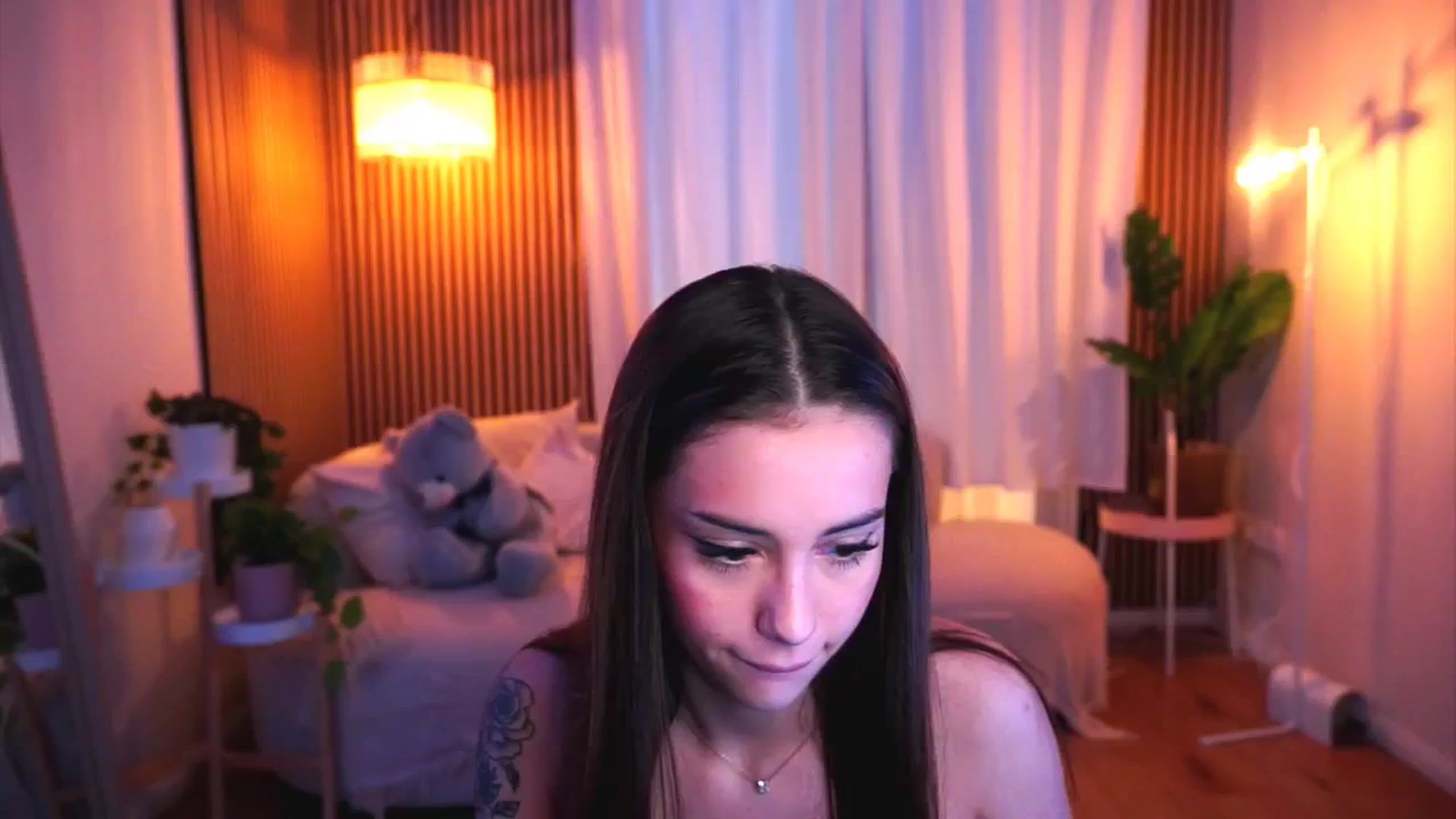 Gallery image thumbnail from Naomii18's myfreecams stream on, 01/25/2025, 13:40 image 2 of 20