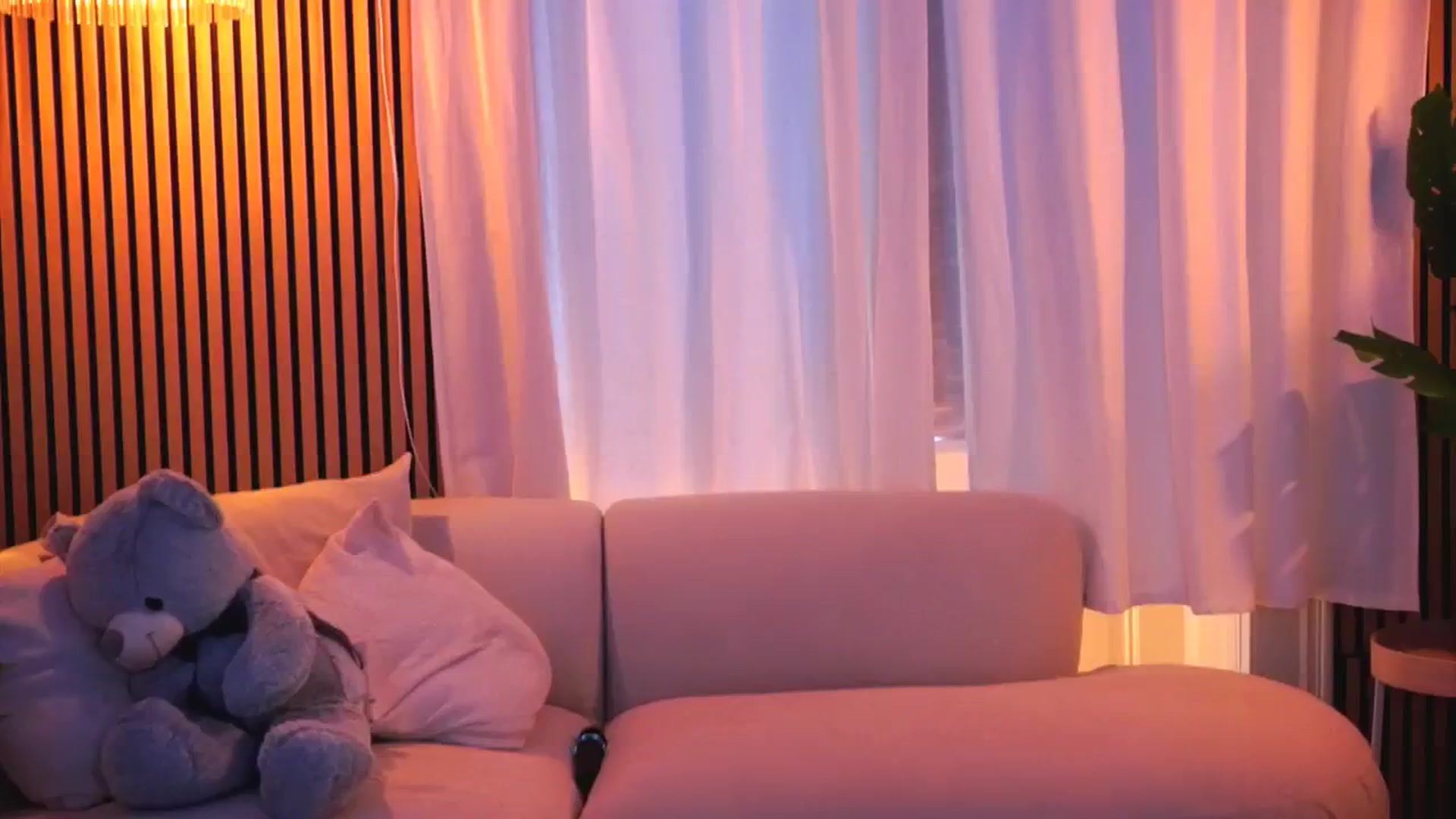 Gallery image thumbnail from Naomii18's myfreecams stream on, 01/25/2025, 13:40 image 8 of 20