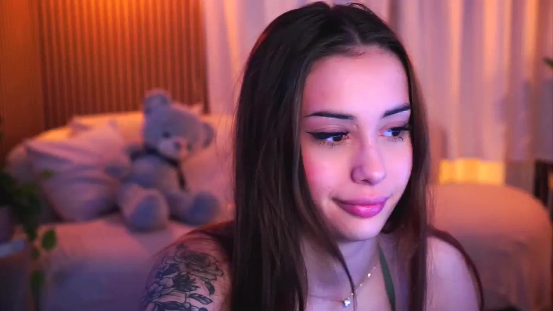 Gallery image thumbnail from Naomii18's myfreecams stream on, 01/25/2025, 14:33 image 12 of 20