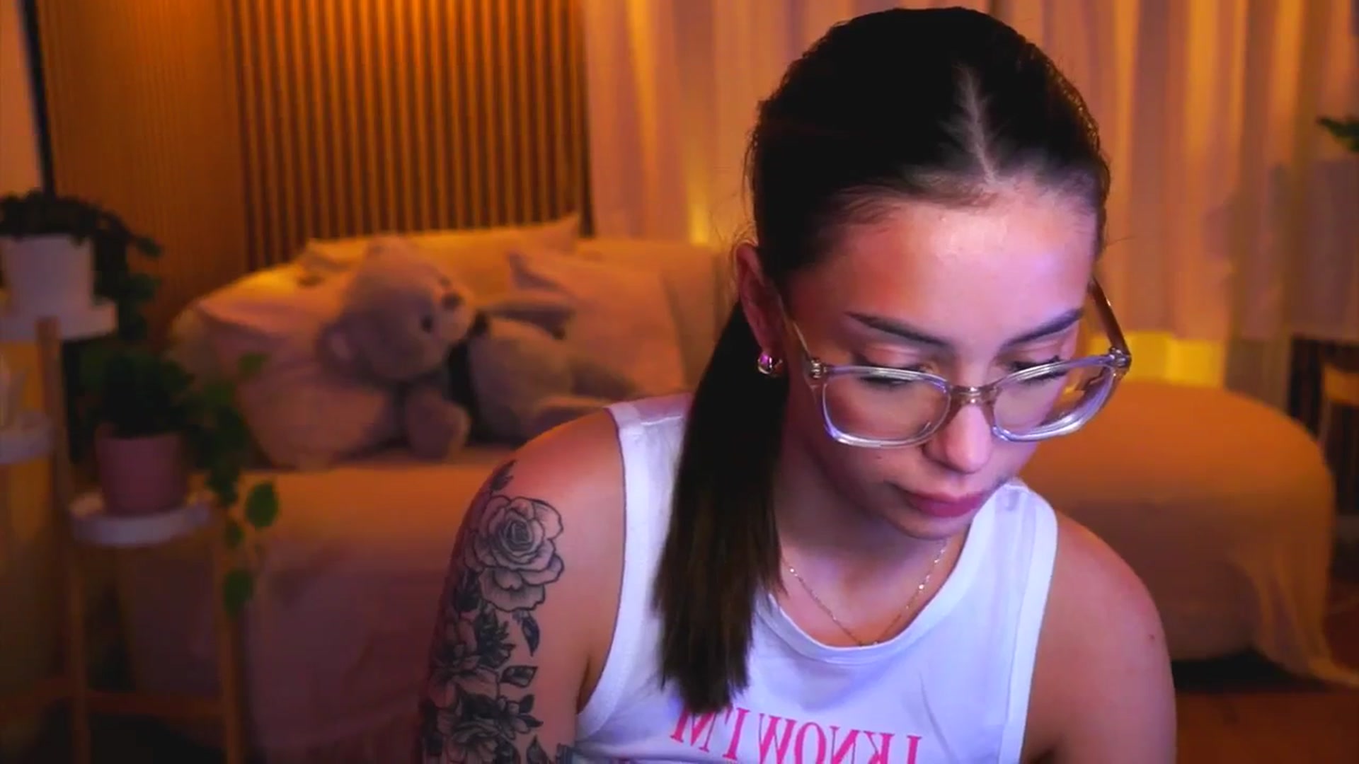 Gallery image thumbnail from Naomii18's myfreecams stream on, 01/26/2025, 17:25 image 16 of 20