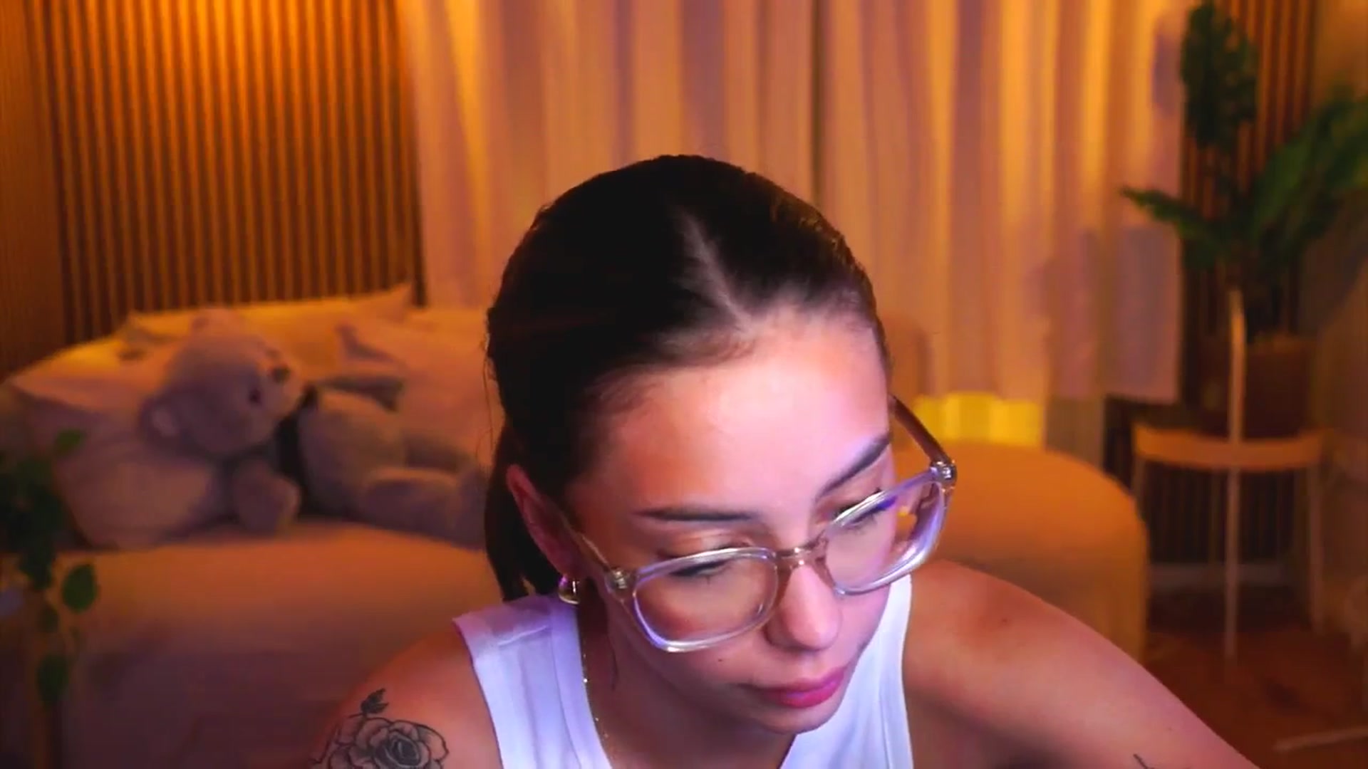 Gallery image thumbnail from Naomii18's myfreecams stream on, 01/26/2025, 17:25 image 11 of 20