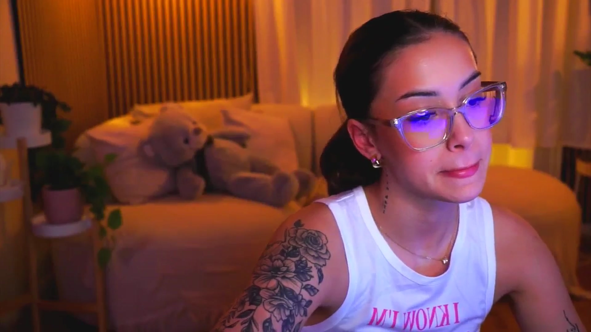 Gallery image thumbnail from Naomii18's myfreecams stream on, 01/26/2025, 17:25 image 15 of 20