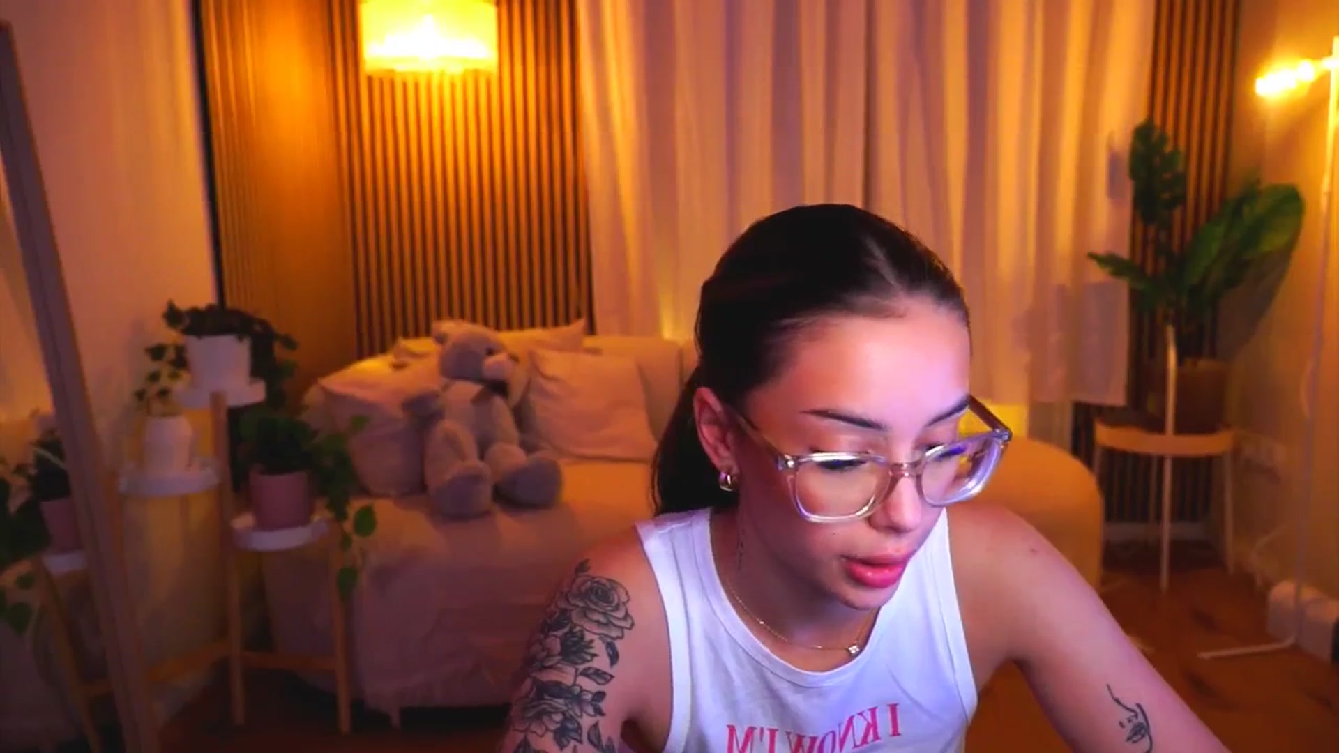 Gallery image thumbnail from Naomii18's myfreecams stream on, 01/26/2025, 17:25 image 8 of 20