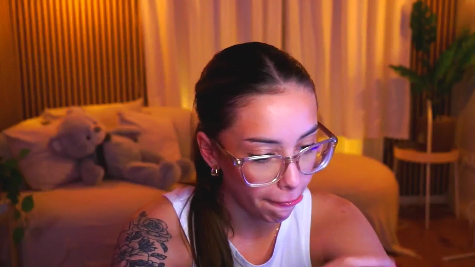 Gallery image thumbnail from Naomii18's myfreecams stream on, 01/26/2025, 17:25 image 12 of 20