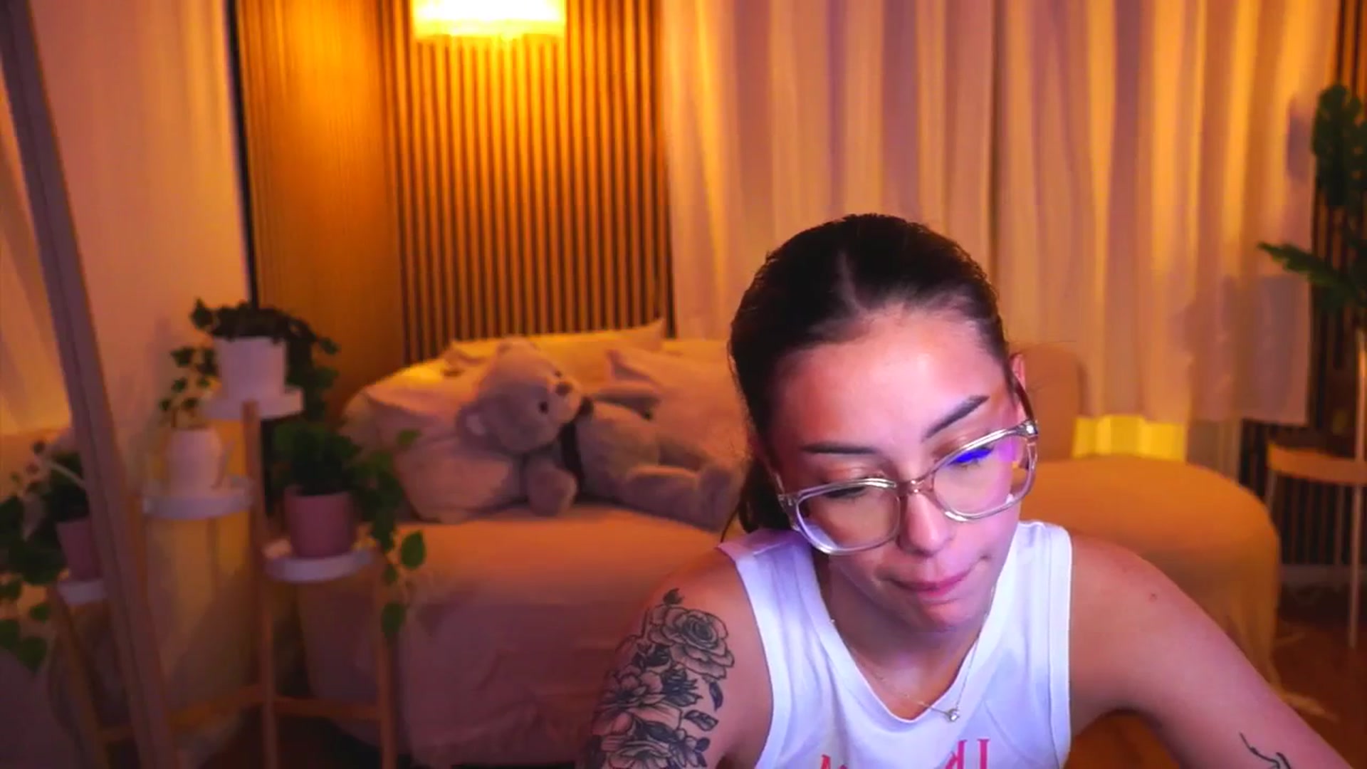 Gallery image thumbnail from Naomii18's myfreecams stream on, 01/26/2025, 17:25 image 18 of 20