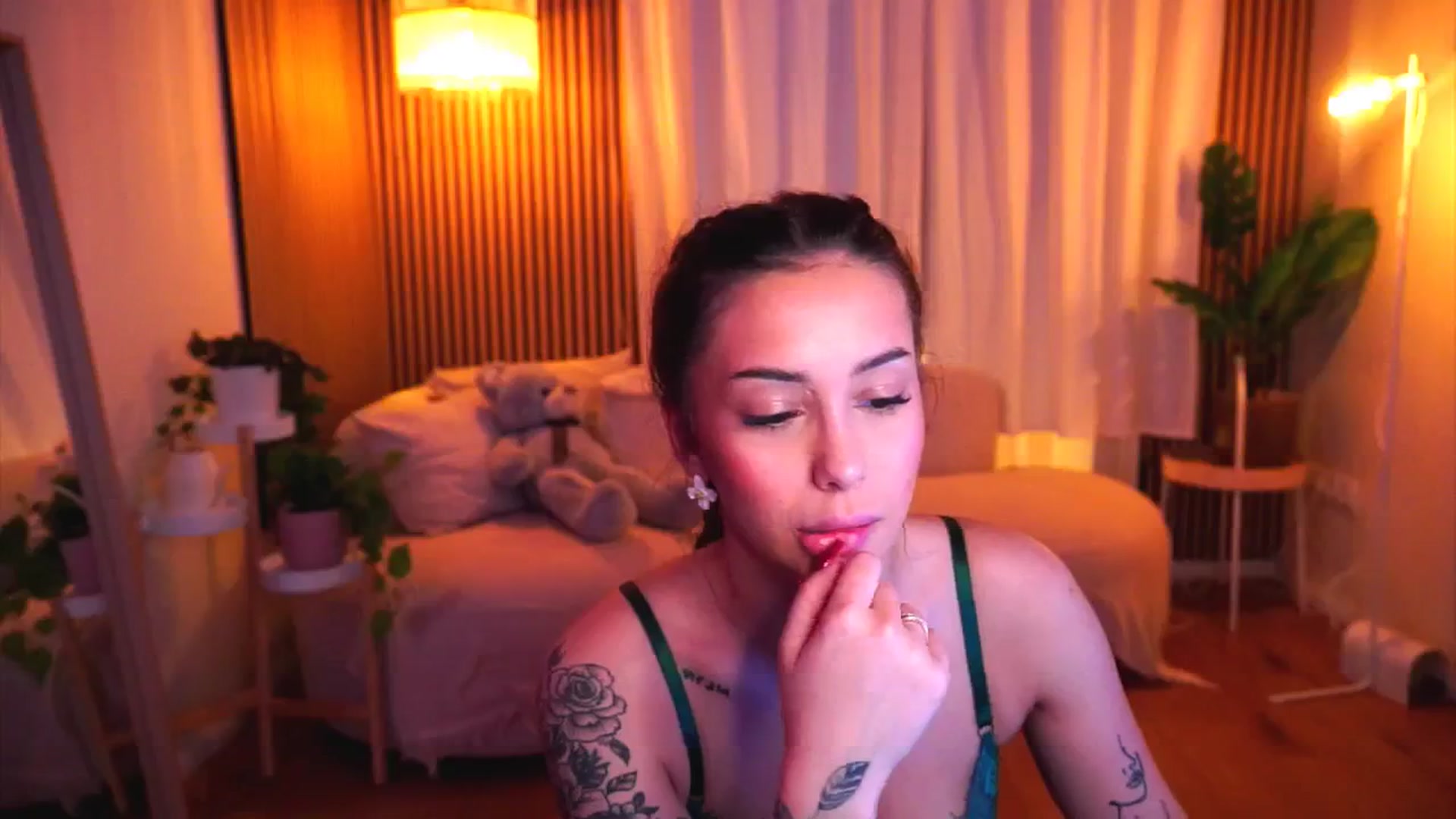 Gallery image thumbnail from Naomii18's myfreecams stream on, 01/27/2025, 13:19 image 16 of 20