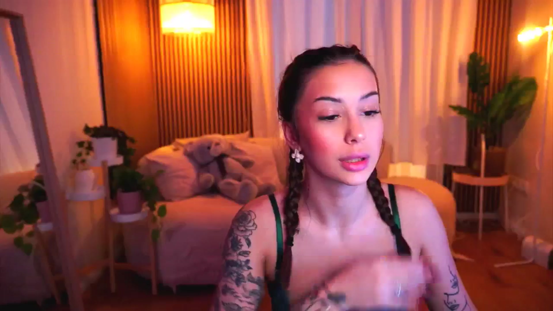 Gallery image thumbnail from Naomii18's myfreecams stream on, 01/27/2025, 13:19 image 8 of 20