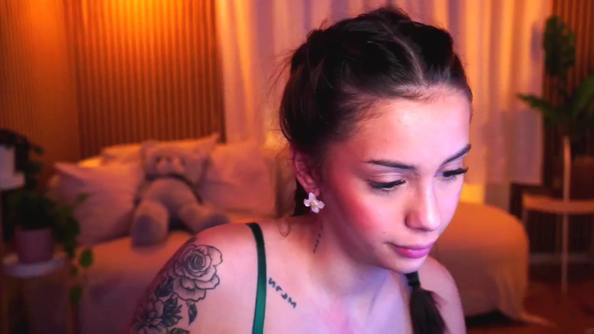 Gallery image thumbnail from Naomii18's myfreecams stream on, 01/27/2025, 16:28 image 11 of 20