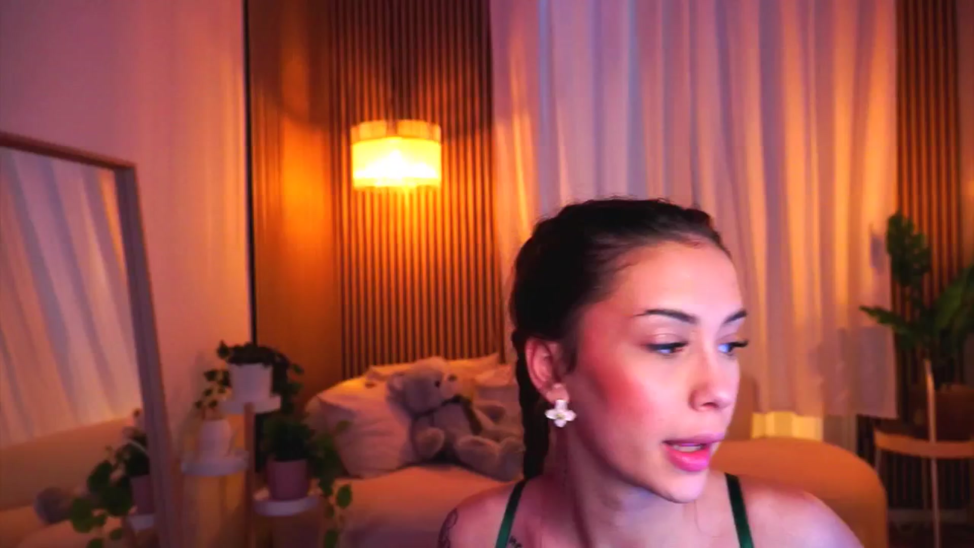 Gallery image thumbnail from Naomii18's myfreecams stream on, 01/27/2025, 16:28 image 4 of 20