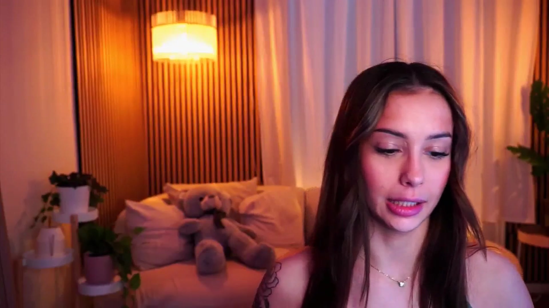 Gallery image thumbnail from Naomii18's myfreecams stream on, 01/31/2025, 16:10 image 3 of 20