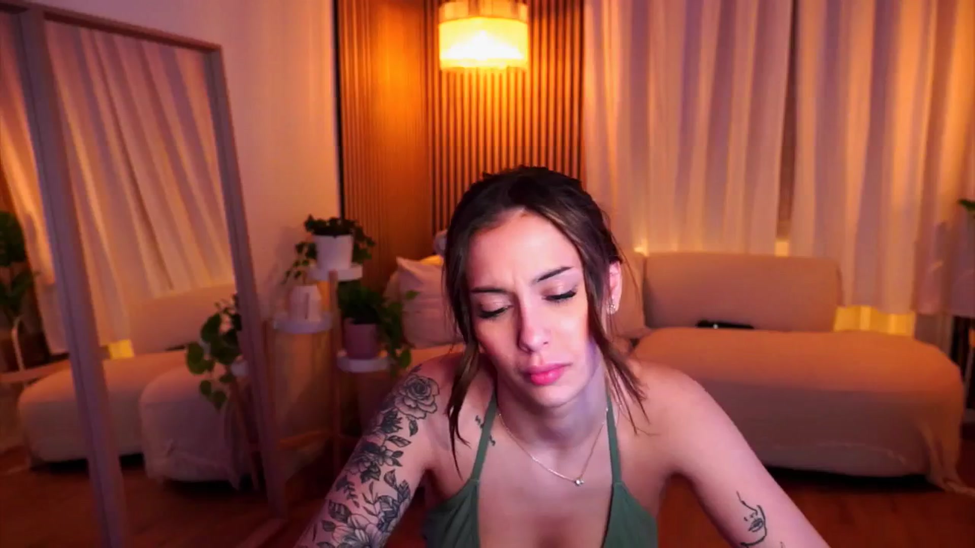 Gallery image thumbnail from Naomii18's myfreecams stream on, 01/31/2025, 19:00 image 14 of 20
