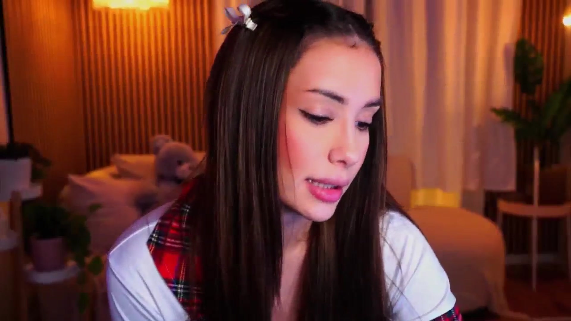 Gallery image thumbnail from Naomii18's myfreecams stream on, 02/01/2025, 17:15 image 6 of 20