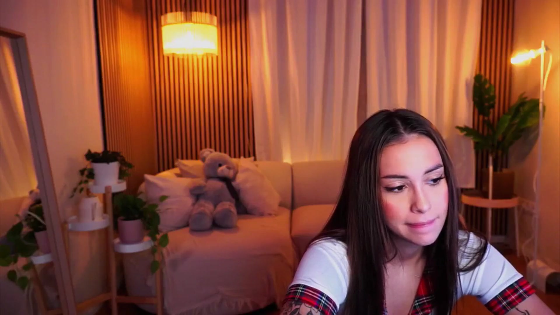 Gallery image thumbnail from Naomii18's myfreecams stream on, 02/01/2025, 18:47 image 9 of 20