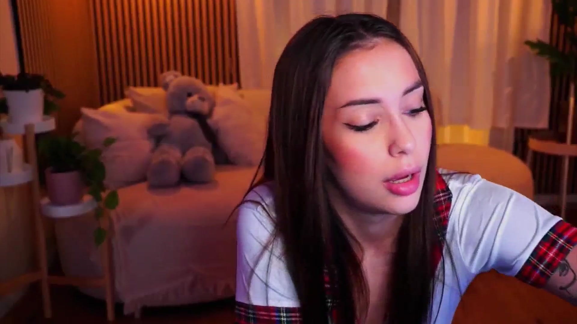 Gallery image thumbnail from Naomii18's myfreecams stream on, 02/01/2025, 18:47 image 14 of 20