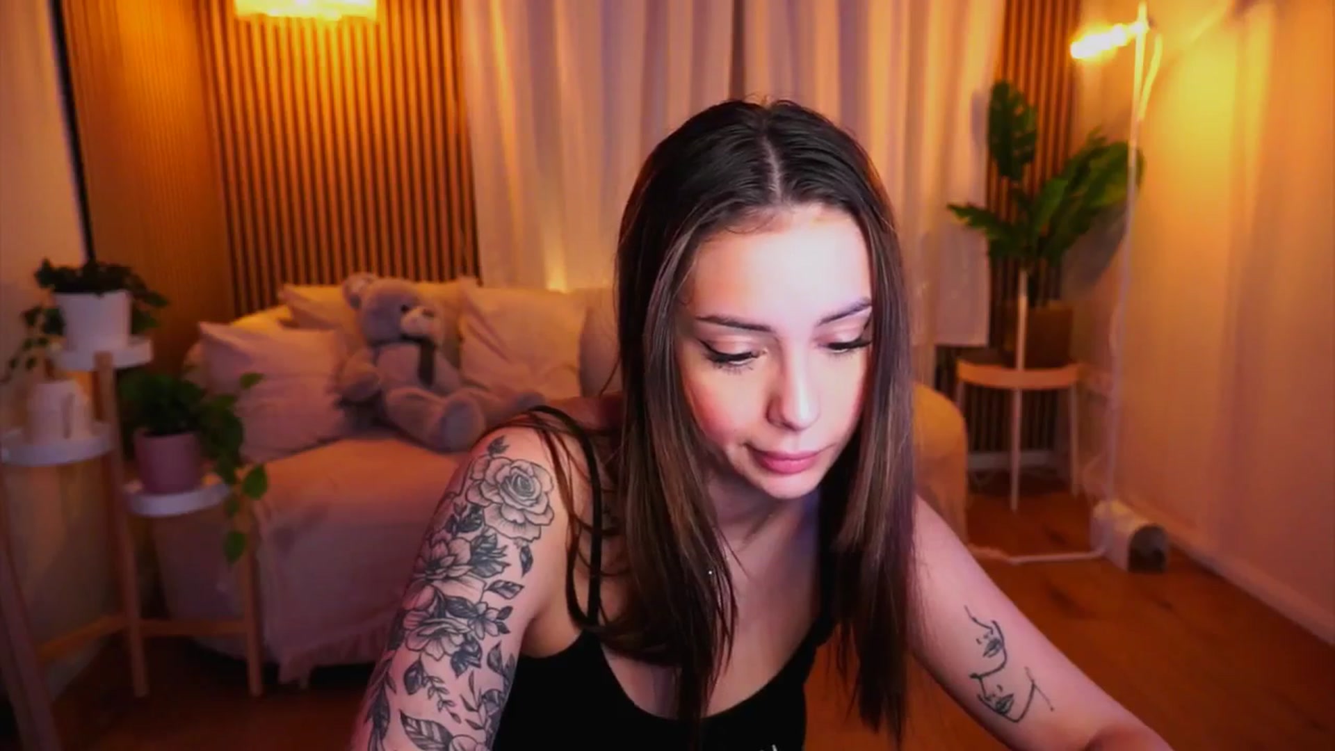 Gallery image thumbnail from Naomii18's myfreecams stream on, 02/02/2025, 16:25 image 11 of 20