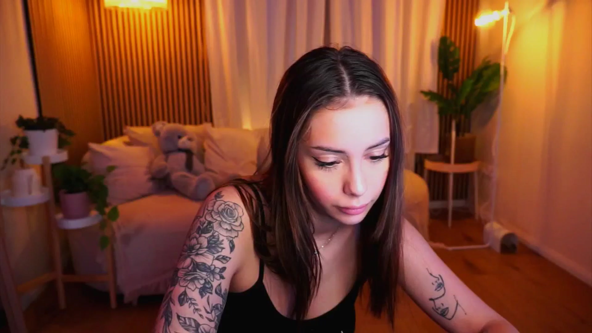 Gallery image thumbnail from Naomii18's myfreecams stream on, 02/02/2025, 16:25 image 10 of 20