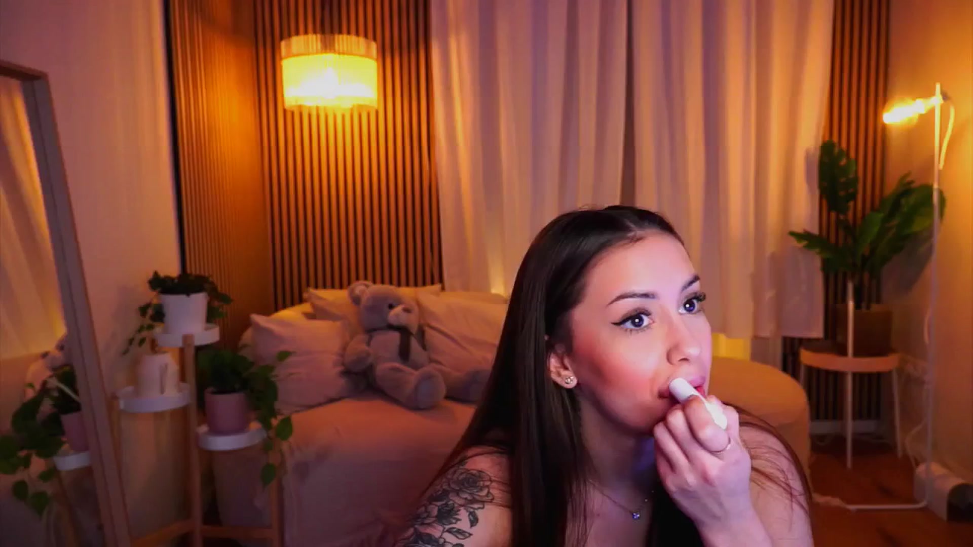 Gallery image thumbnail from Naomii18's myfreecams stream on, 02/02/2025, 16:25 image 1 of 20