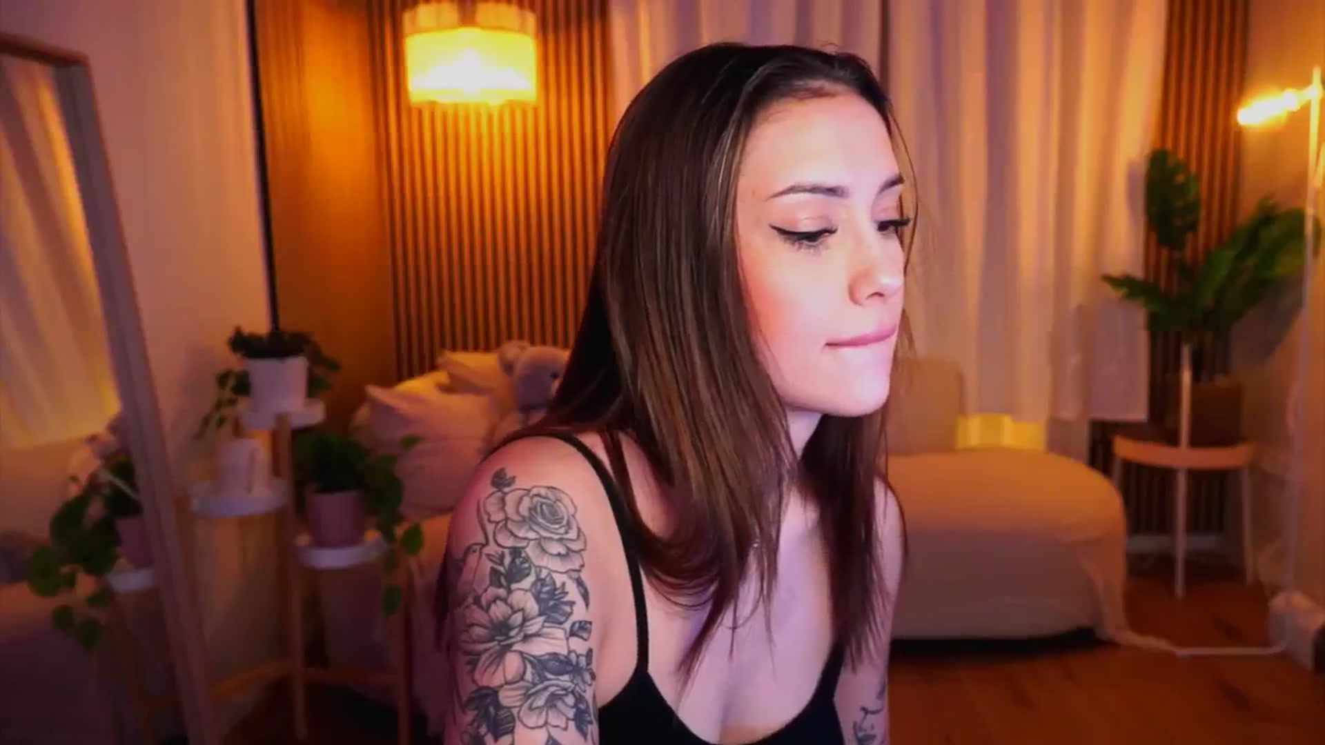 Gallery image thumbnail from Naomii18's myfreecams stream on, 02/02/2025, 16:25 image 4 of 20