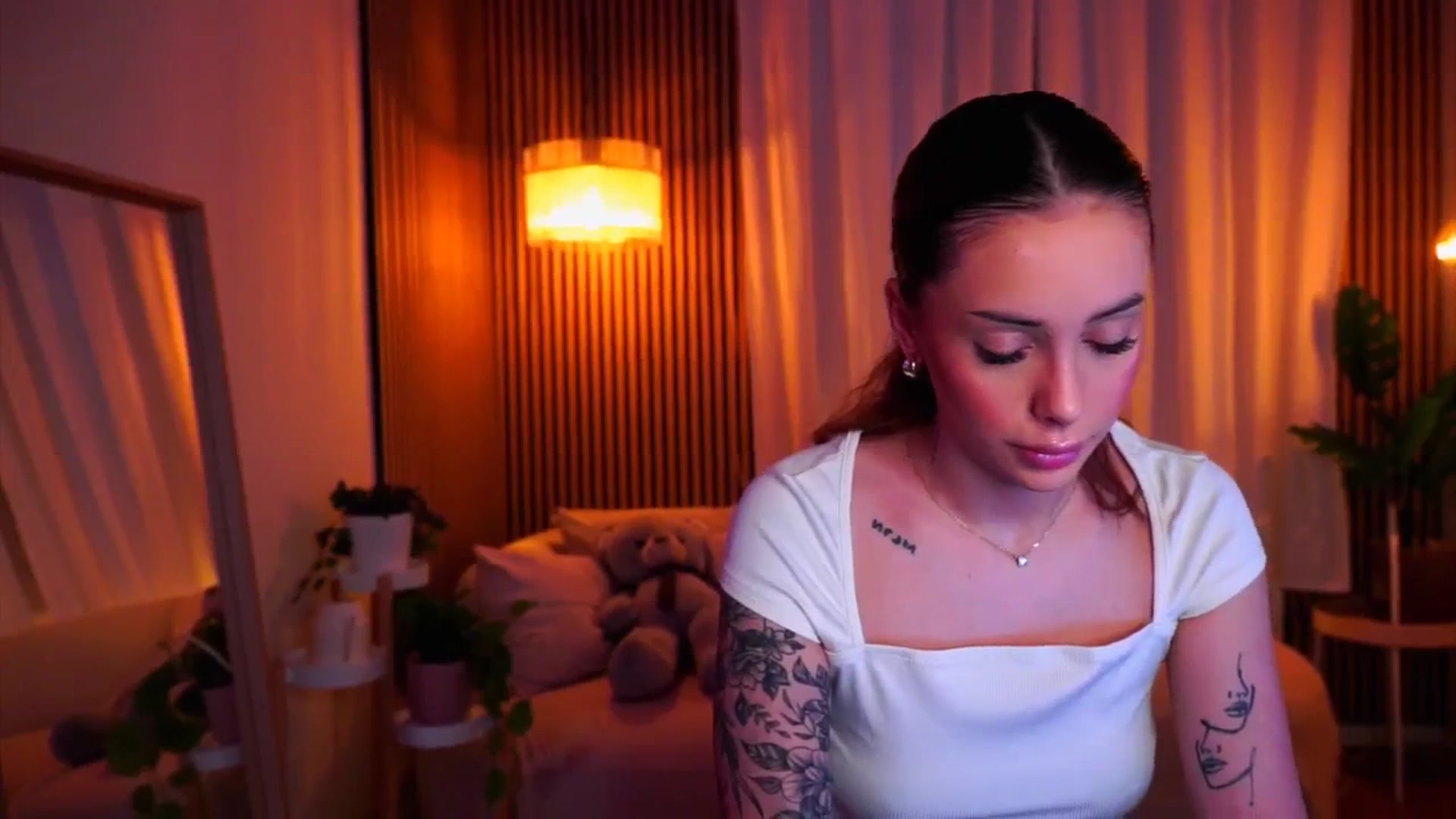 Gallery image thumbnail from Naomii18's myfreecams stream on, 02/03/2025, 06:42 image 15 of 20