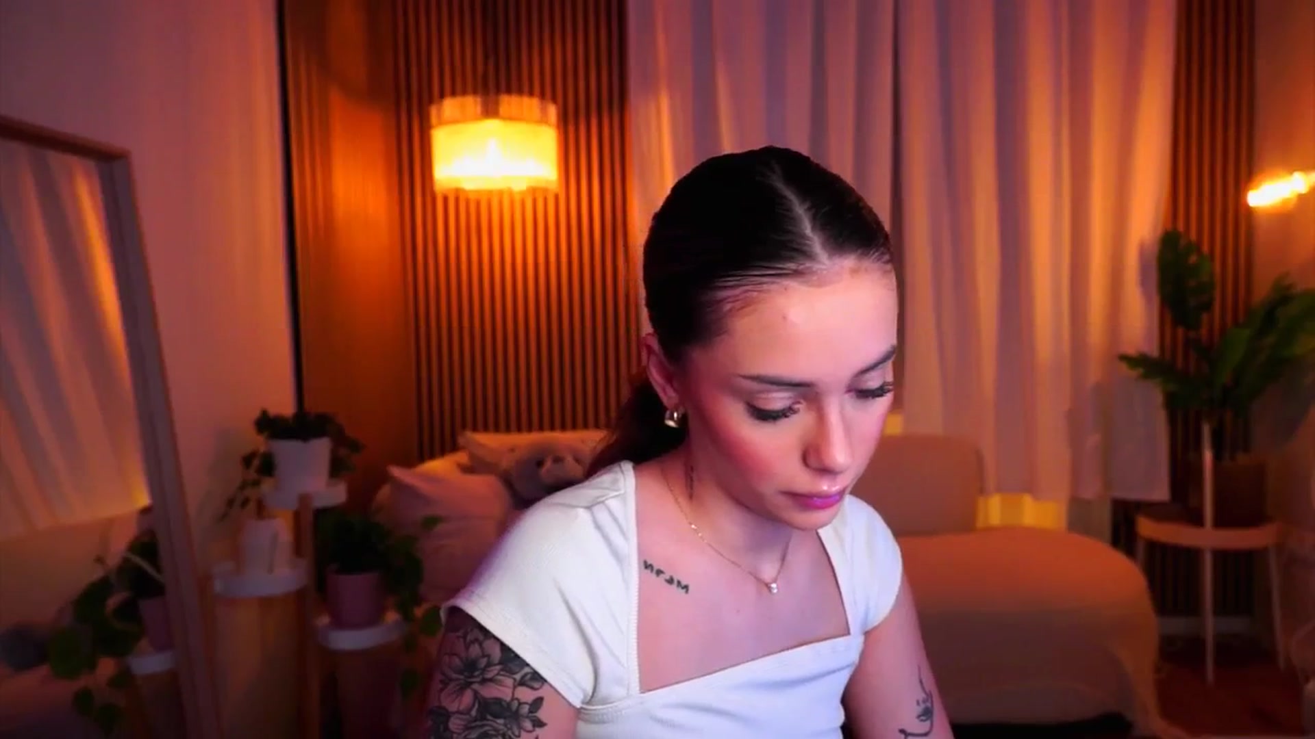 Gallery image thumbnail from Naomii18's myfreecams stream on, 02/03/2025, 06:42 image 9 of 20