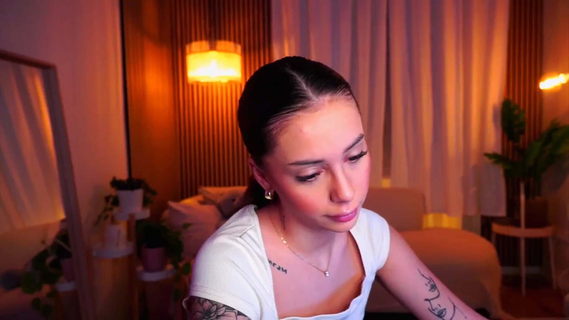 Gallery image thumbnail from Naomii18's myfreecams stream on, 02/03/2025, 06:42 image 10 of 20