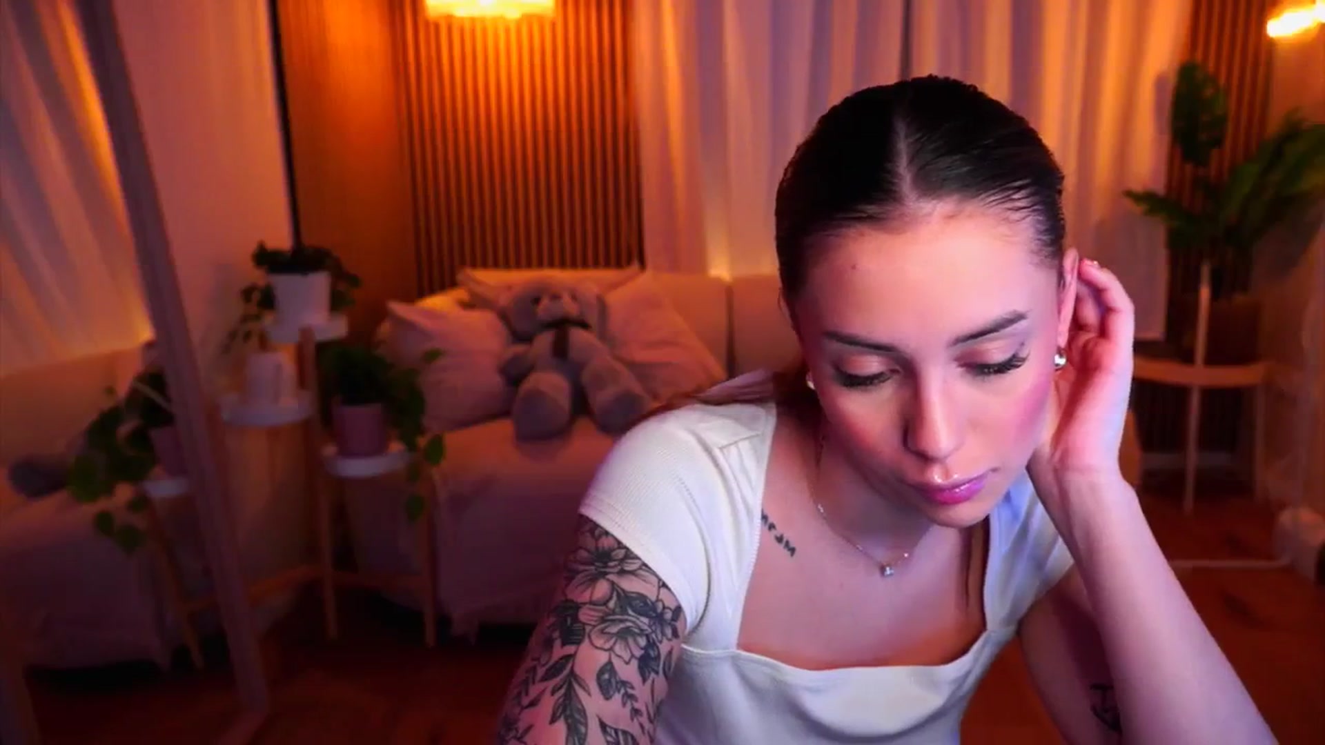 Gallery image thumbnail from Naomii18's myfreecams stream on, 02/03/2025, 07:56 image 18 of 20