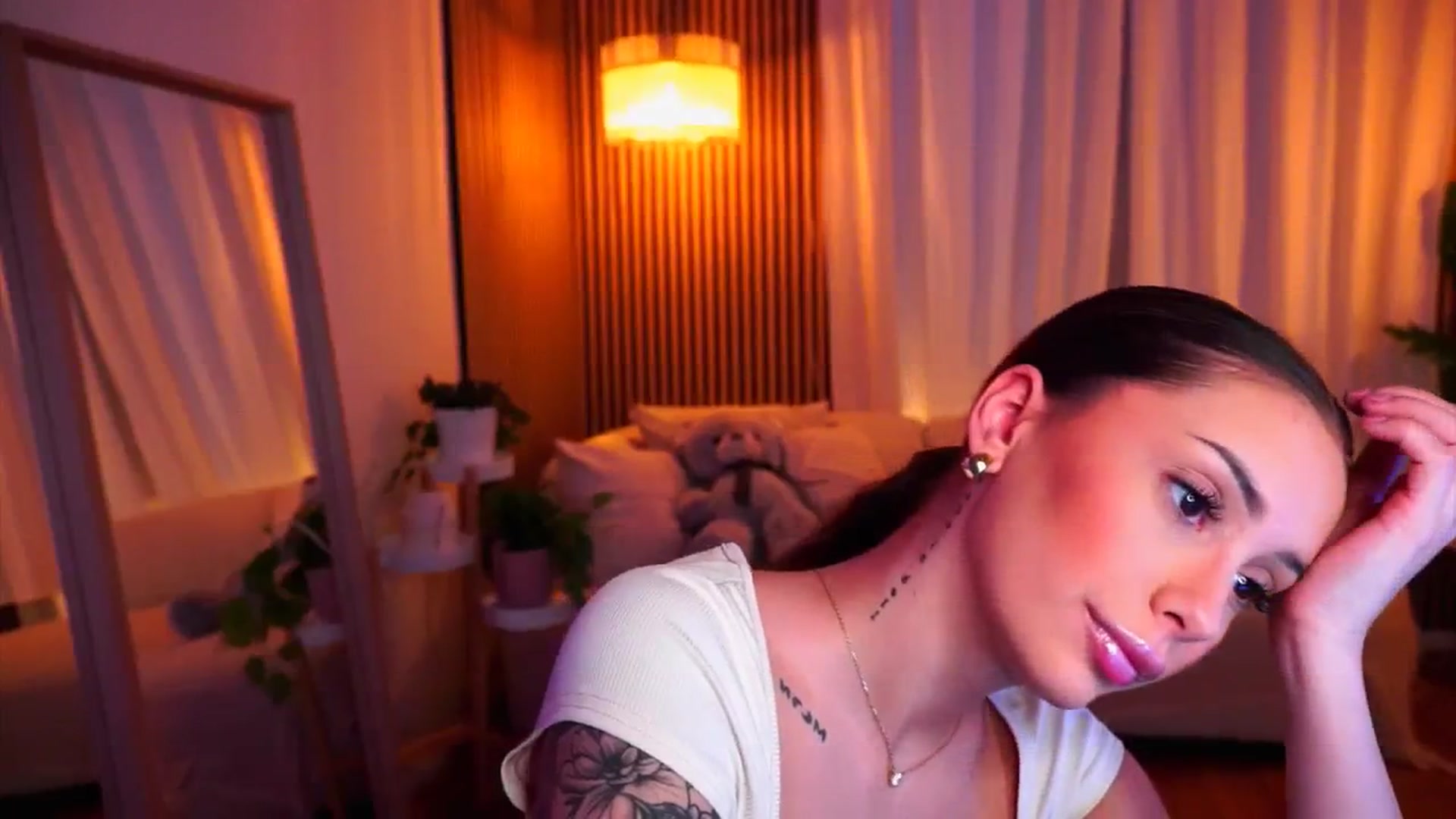 Gallery image thumbnail from Naomii18's myfreecams stream on, 02/03/2025, 07:56 image 7 of 20