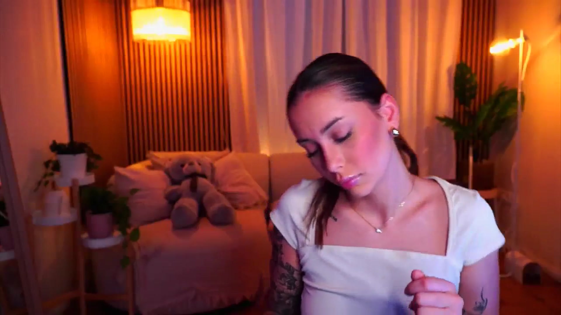 Gallery image thumbnail from Naomii18's myfreecams stream on, 02/03/2025, 07:56 image 12 of 20