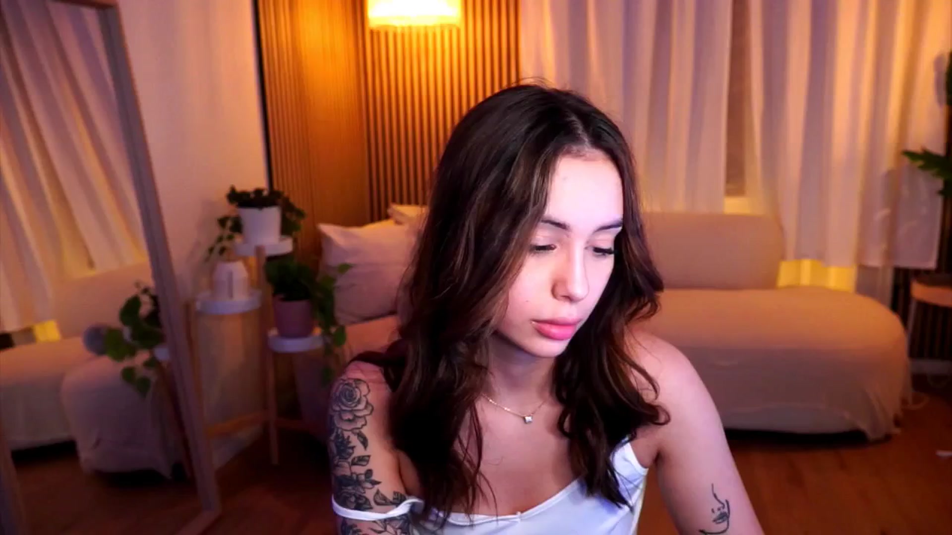 Gallery image thumbnail from Naomii18's myfreecams stream on, 02/04/2025, 21:36 image 8 of 20