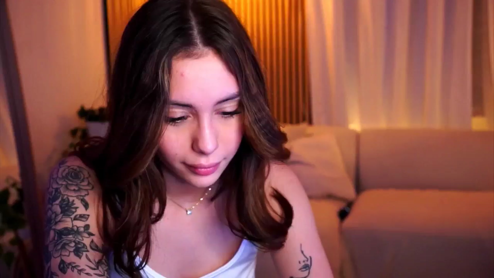 Gallery image thumbnail from Naomii18's myfreecams stream on, 02/04/2025, 21:36 image 16 of 20