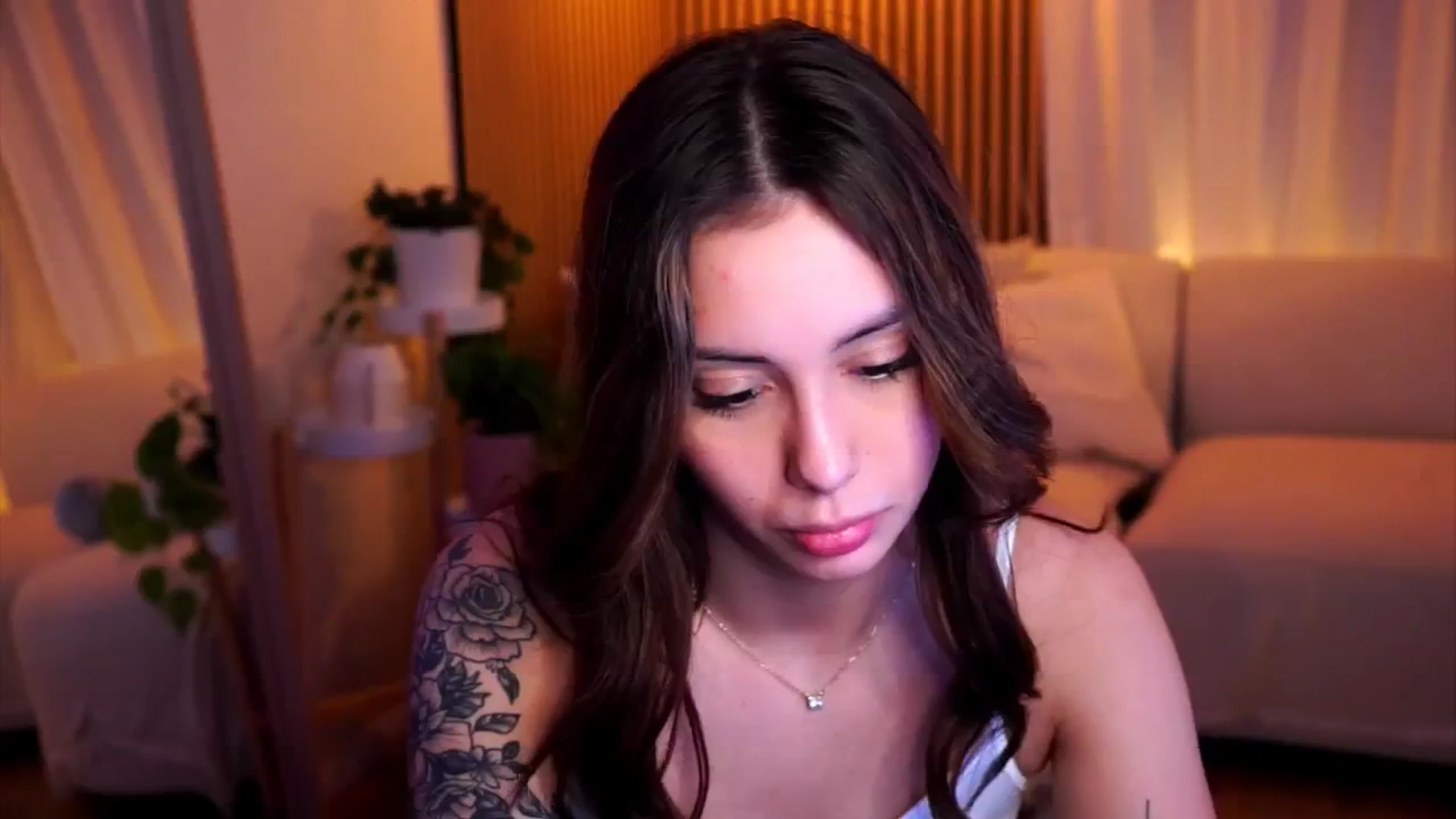 Gallery image thumbnail from Naomii18's myfreecams stream on, 02/04/2025, 21:36 image 17 of 20