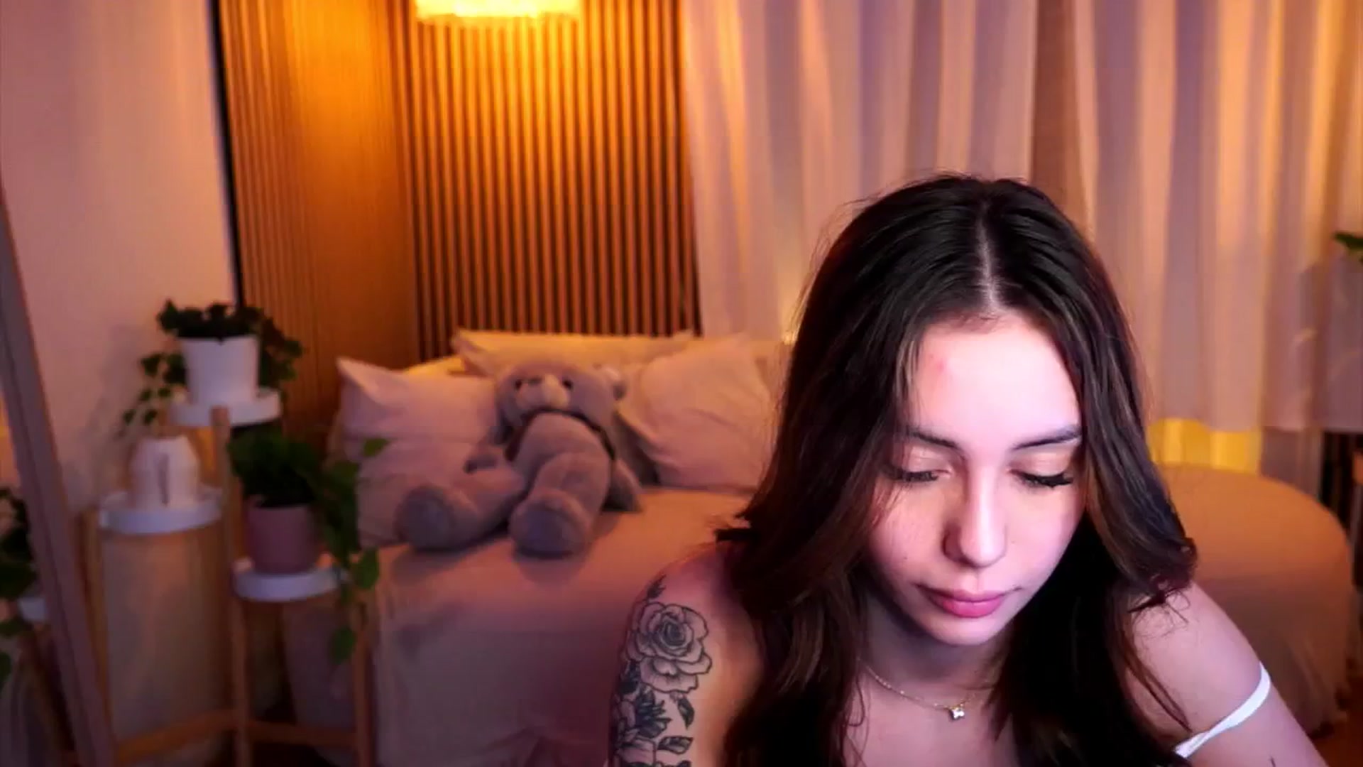 Gallery image thumbnail from Naomii18's myfreecams stream on, 02/04/2025, 23:24 image 8 of 20