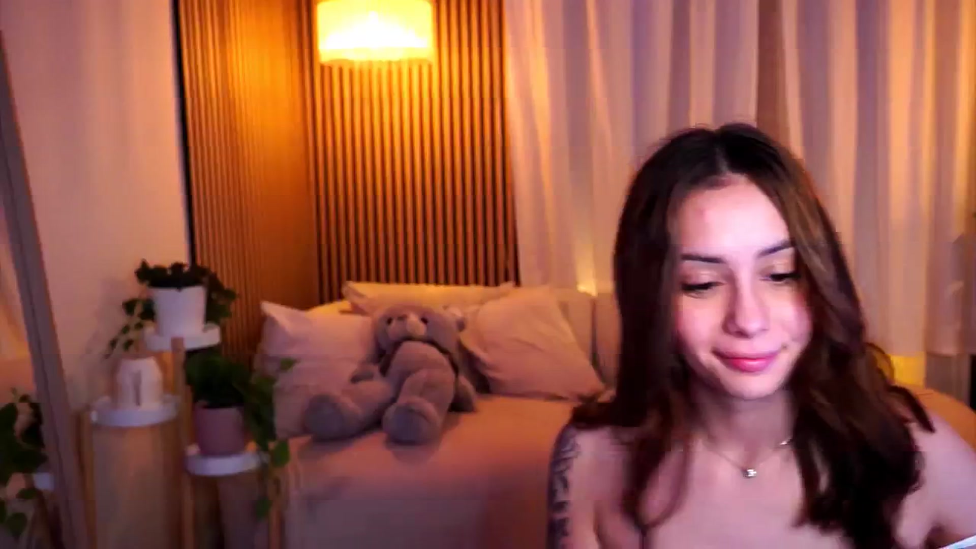 Gallery image thumbnail from Naomii18's myfreecams stream on, 02/04/2025, 23:24 image 6 of 20