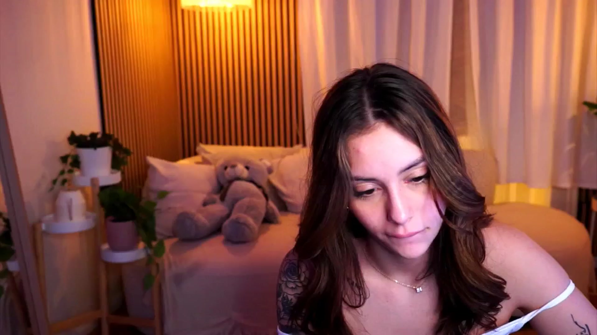 Gallery image thumbnail from Naomii18's myfreecams stream on, 02/04/2025, 23:24 image 7 of 20