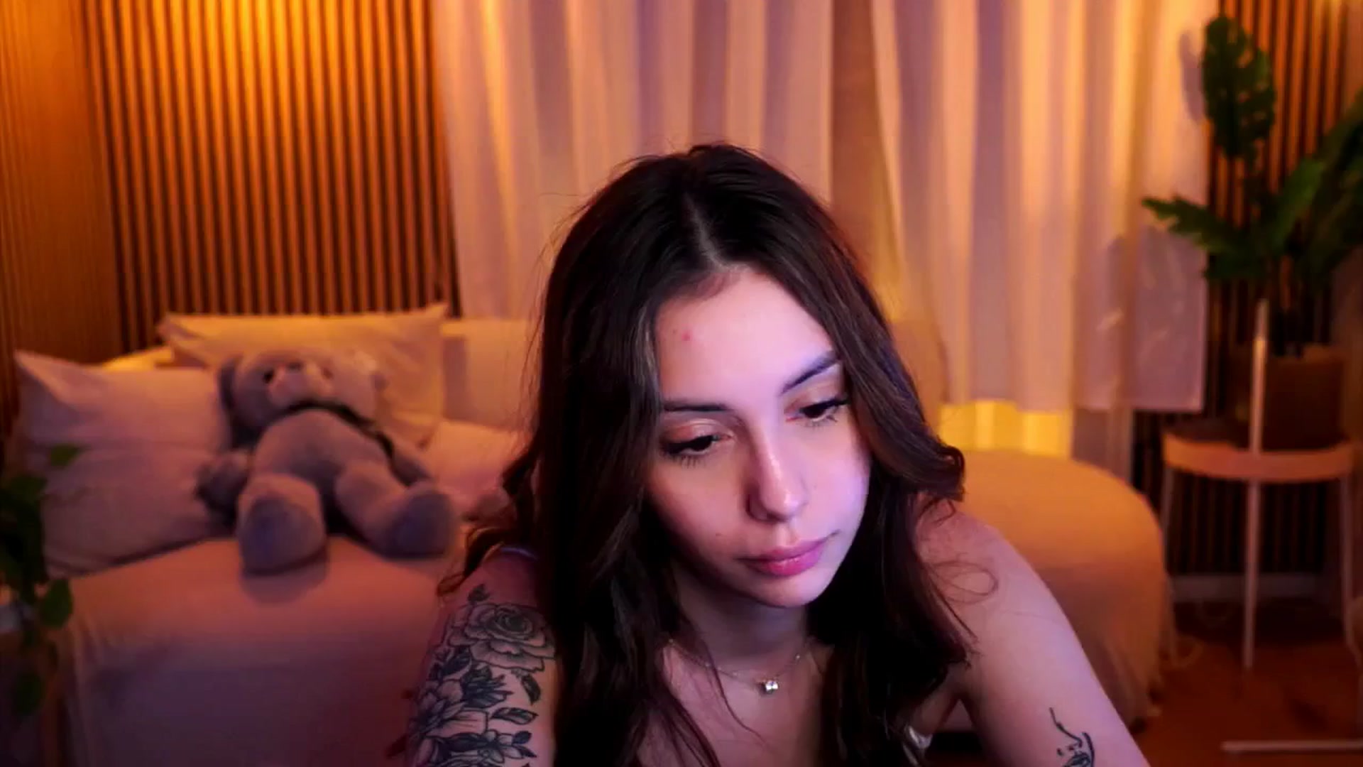 Gallery image thumbnail from Naomii18's myfreecams stream on, 02/04/2025, 23:24 image 19 of 20