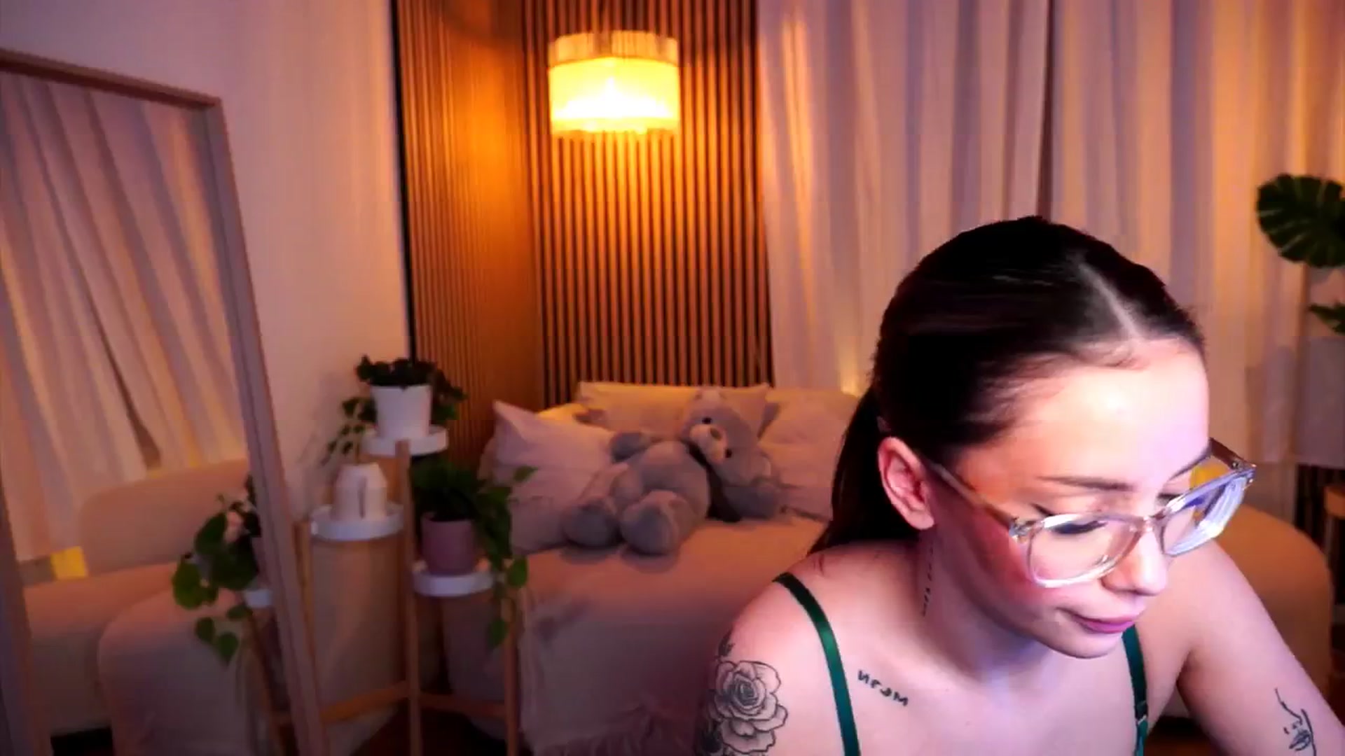 Gallery image thumbnail from Naomii18's myfreecams stream on, 02/05/2025, 18:08 image 5 of 20