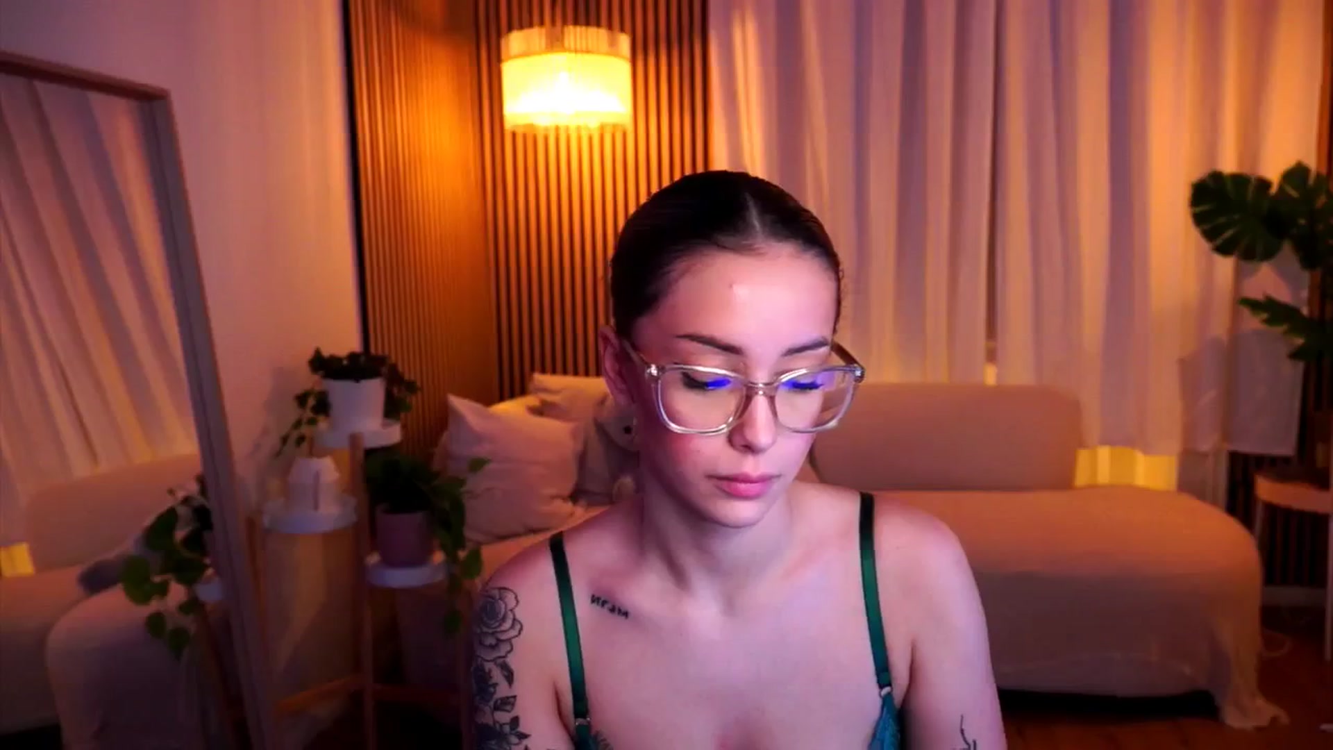 Gallery image thumbnail from Naomii18's myfreecams stream on, 02/05/2025, 18:08 image 10 of 20