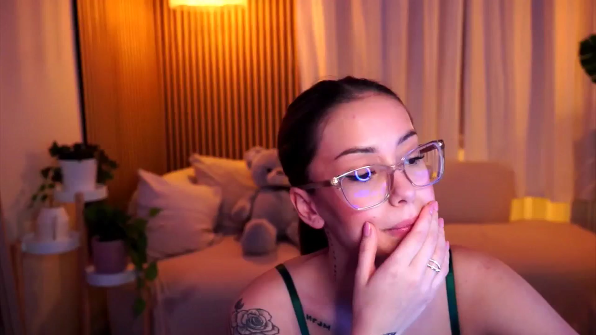 Gallery image thumbnail from Naomii18's myfreecams stream on, 02/05/2025, 18:08 image 17 of 20