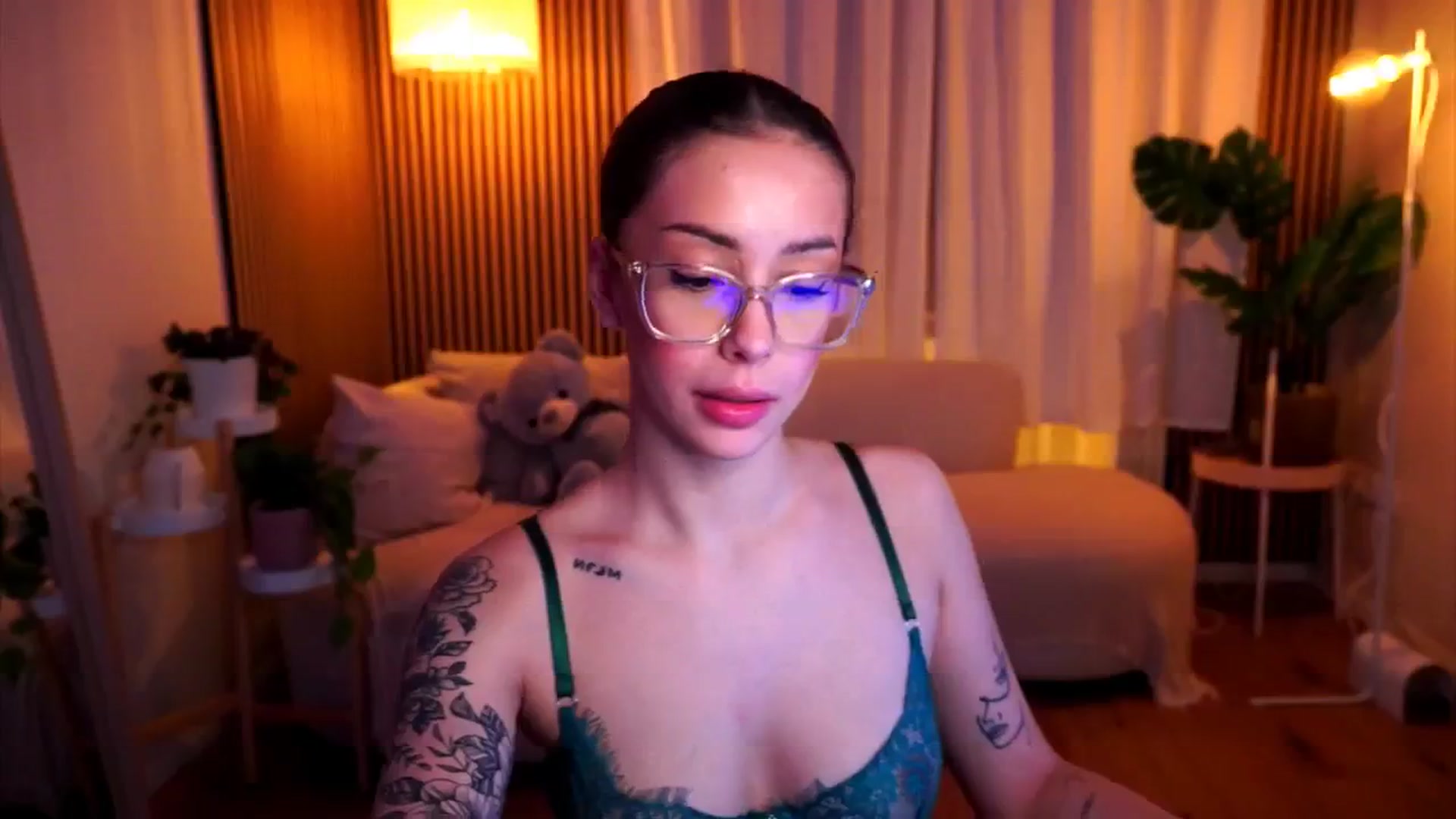 Gallery image thumbnail from Naomii18's myfreecams stream on, 02/05/2025, 18:08 image 11 of 20