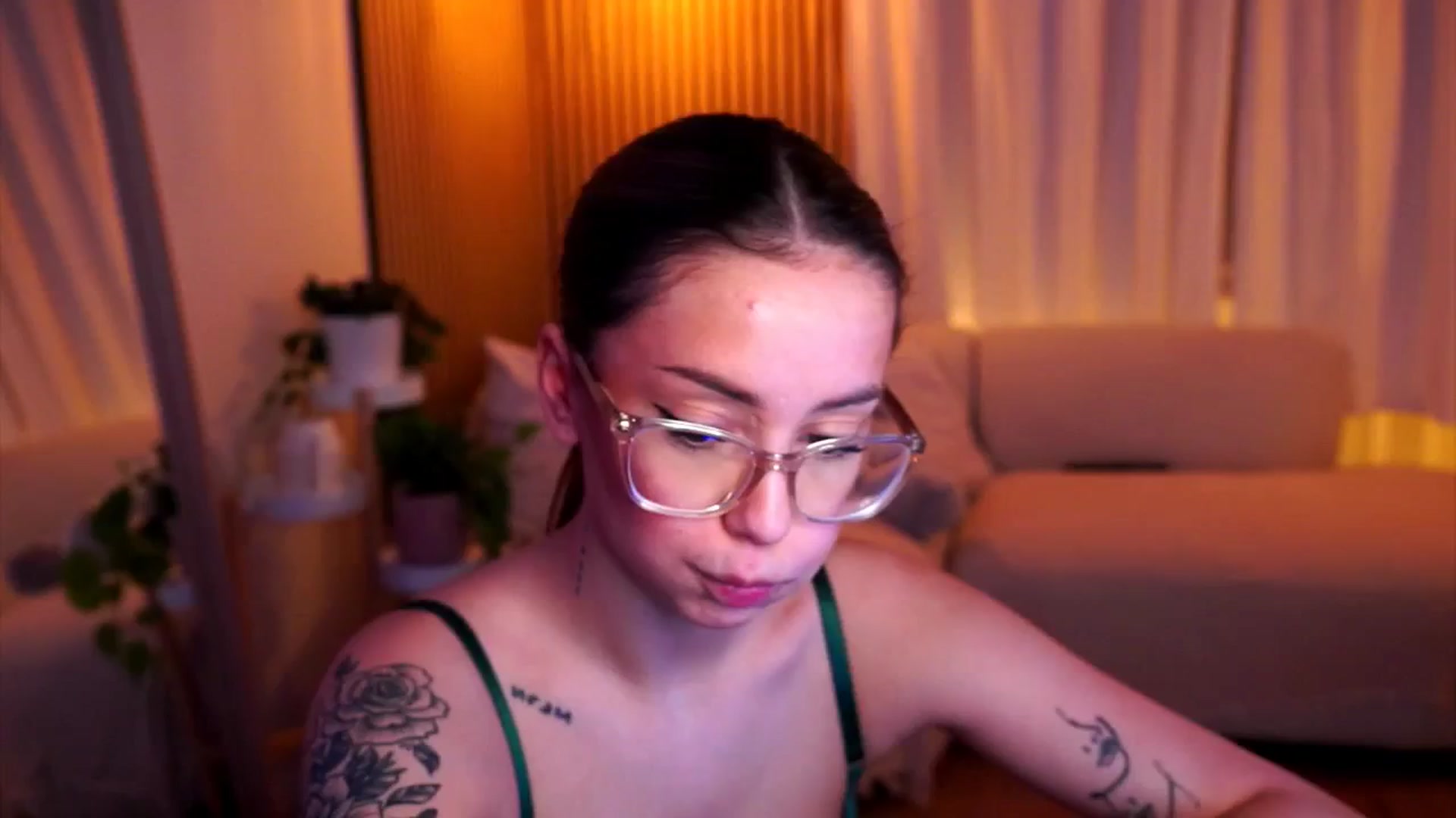 Gallery image thumbnail from Naomii18's myfreecams stream on, 02/05/2025, 18:08 image 13 of 20