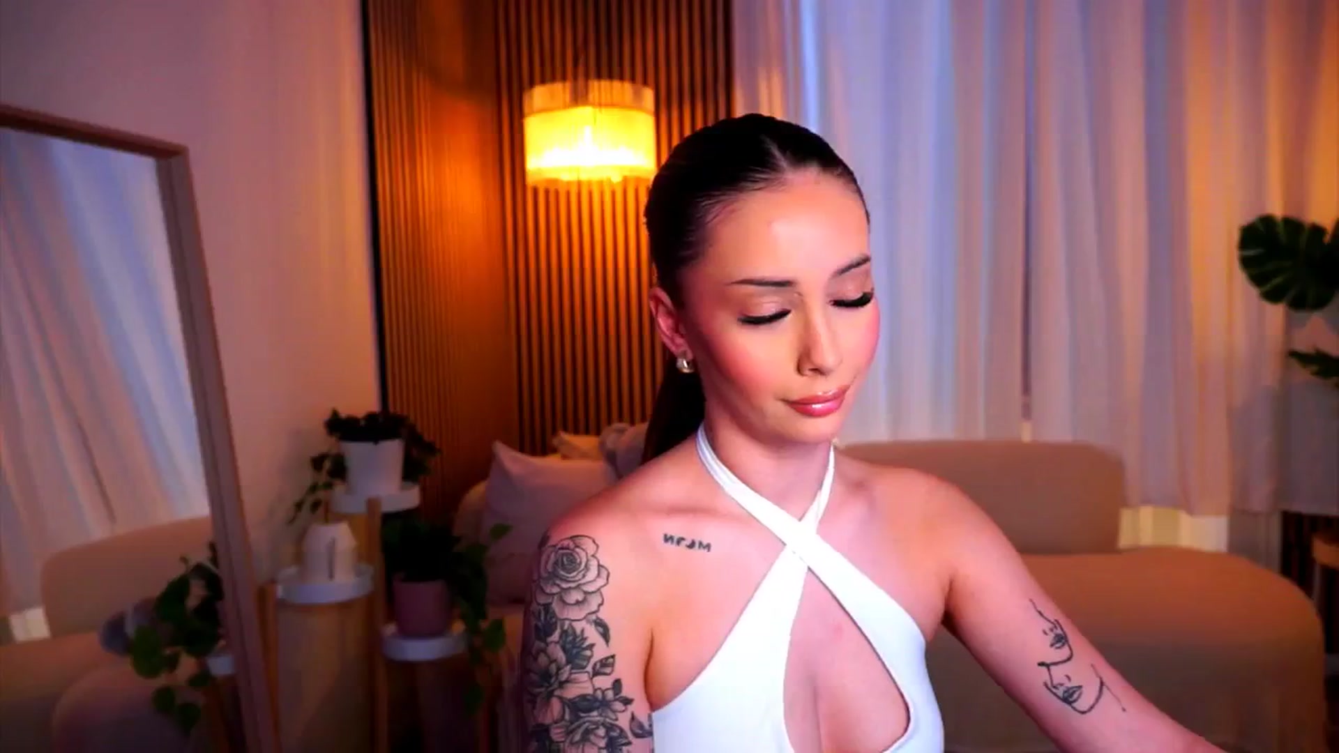Gallery image thumbnail from Naomii18's myfreecams stream on, 02/06/2025, 13:33 image 7 of 20