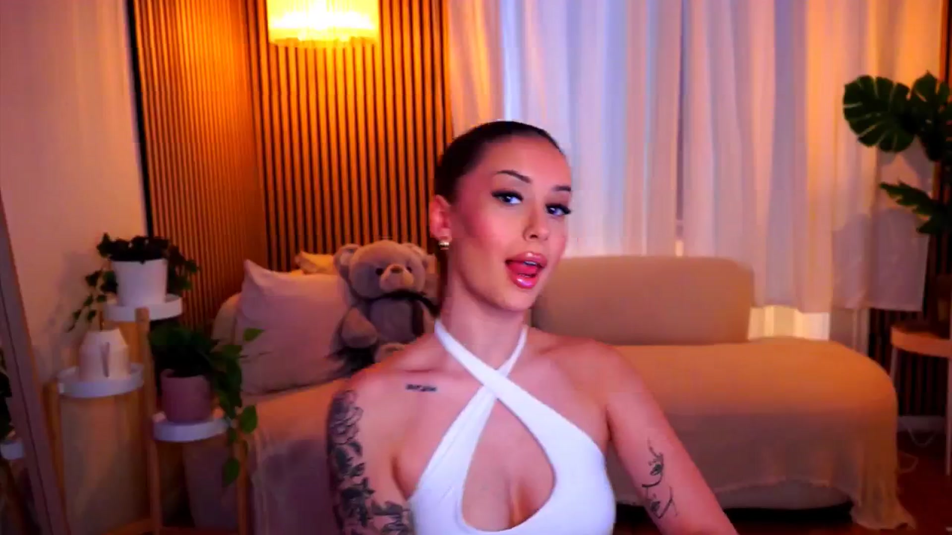 Gallery image thumbnail from Naomii18's myfreecams stream on, 02/06/2025, 13:33 image 18 of 20